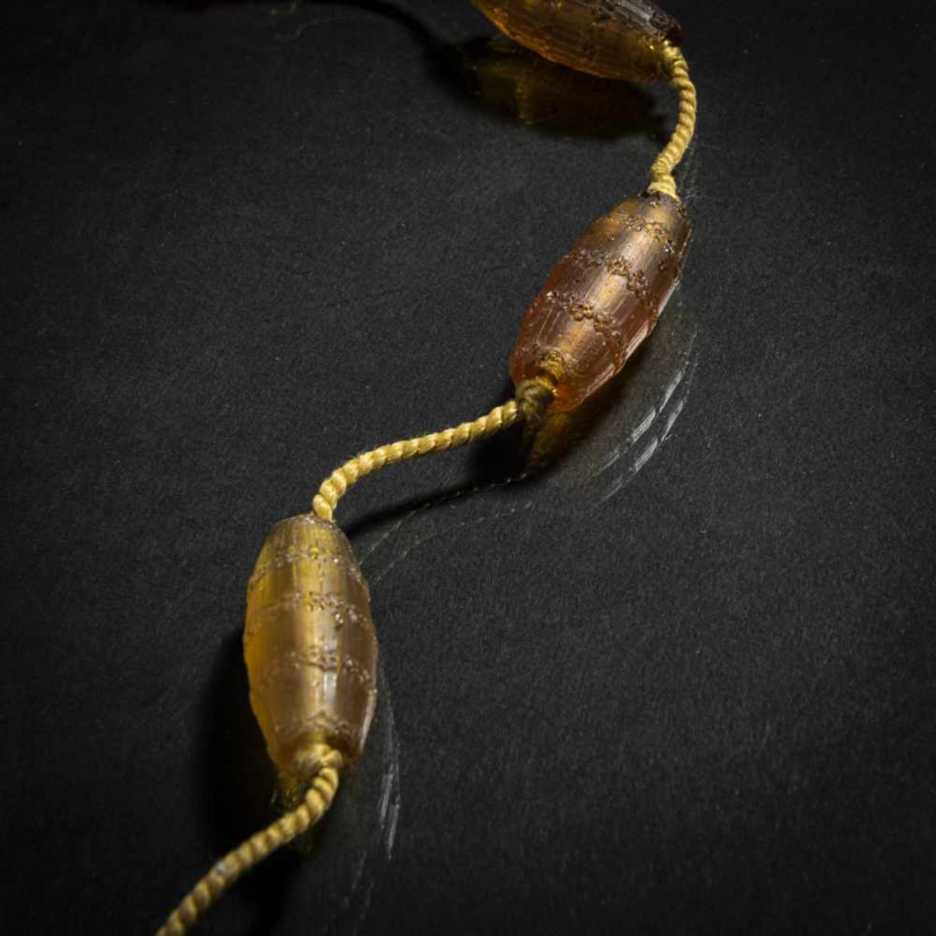 René Lalique, 'Fleurettes' necklace, 1920'Fleurettes' necklace, 1920L. 49.5 cm, glass beads: 3.2 x - Bild 3 aus 3