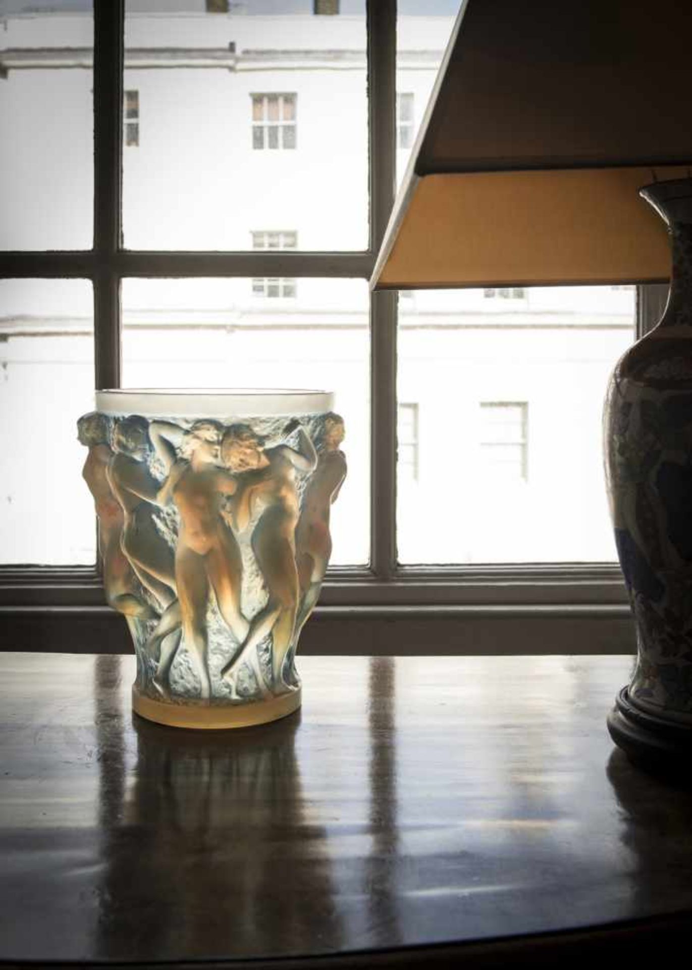 René Lalique, 'Bacchantes' vase, 1927'Bacchantes' vase, 1927H. 24.8 cm. Clear, moulded glass, - Bild 3 aus 4