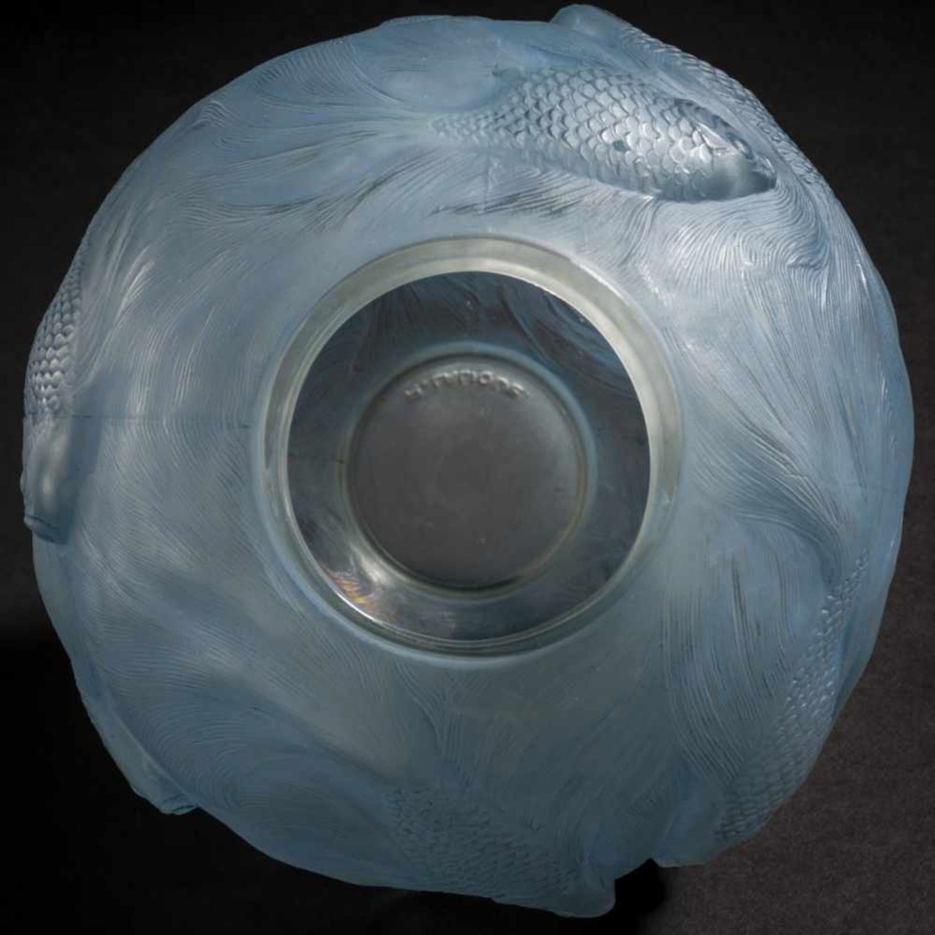 René Lalique, 'Formose' vase, 1924'Formose' vase, 1924H. 17 cm. Clear, mould-blown glass, satined, - Bild 7 aus 8