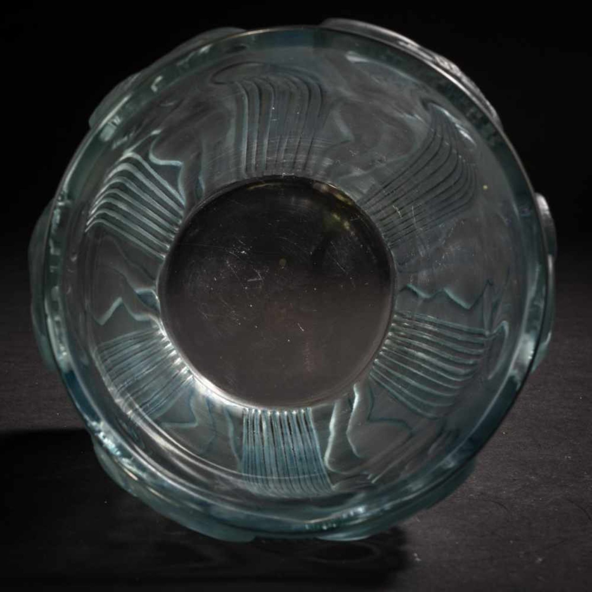 René Lalique, 'Danaïdes' vase, 1926'Danaïdes' vase, 1926H. 17.9 cm. Clear, moulded glass, satined, - Bild 3 aus 4