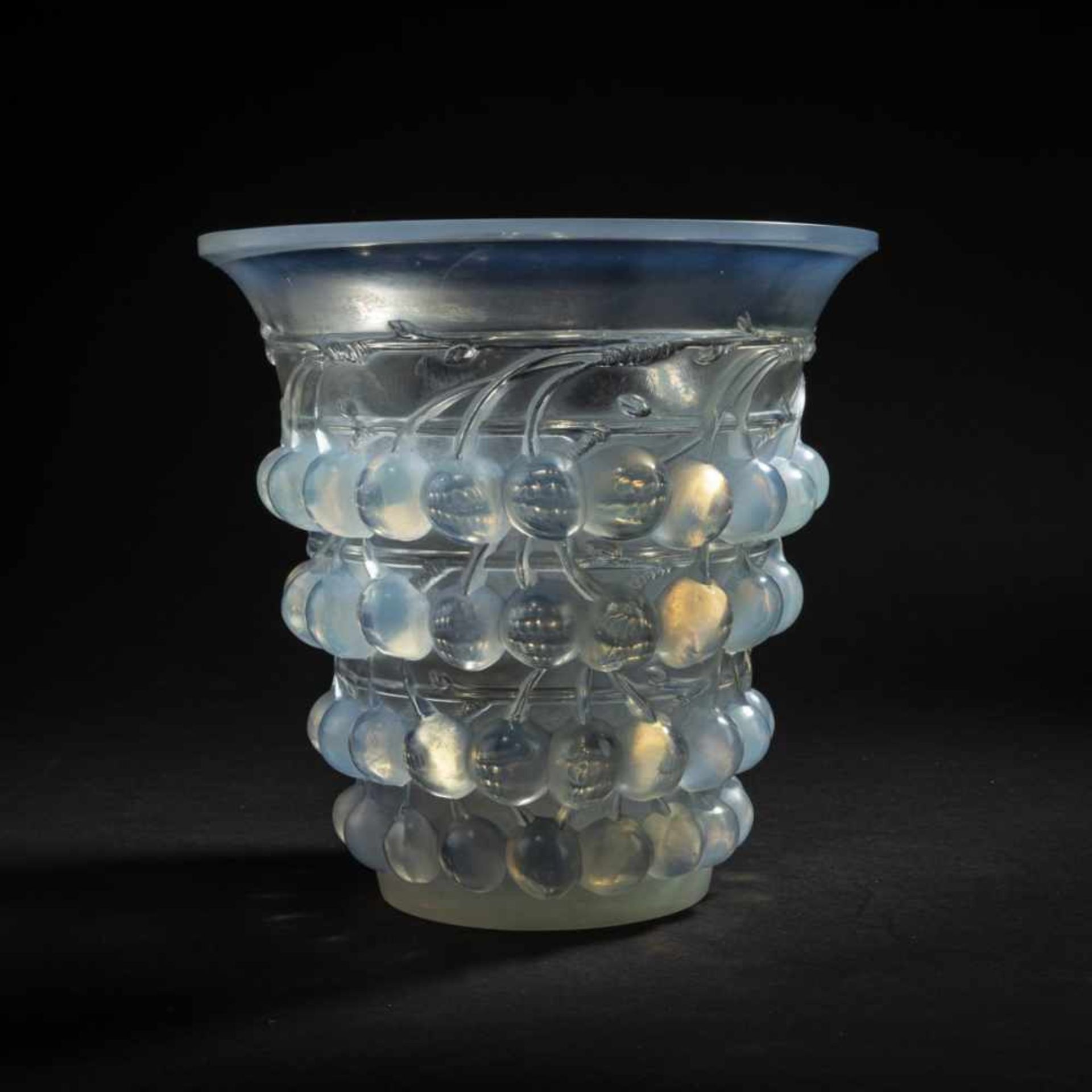 René Lalique, 'Montmorency' vase, 1930'Montmorency' vase, 1930H. 20 cm. Clear, moulded glass, - Bild 5 aus 12