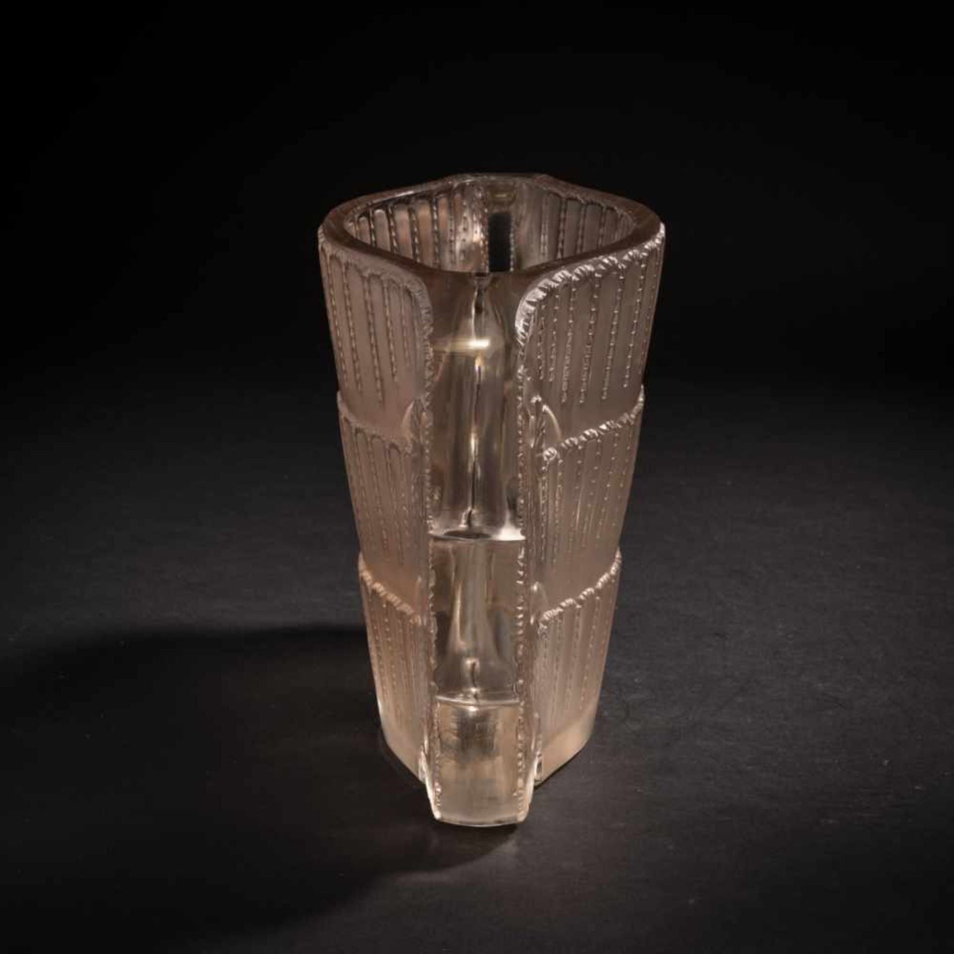 René Lalique, 'Jaffa' vase, 1937'Jaffa' vase, 1937H. 19.7 cm. Clear, moulded glass, brown-orange - Bild 2 aus 6
