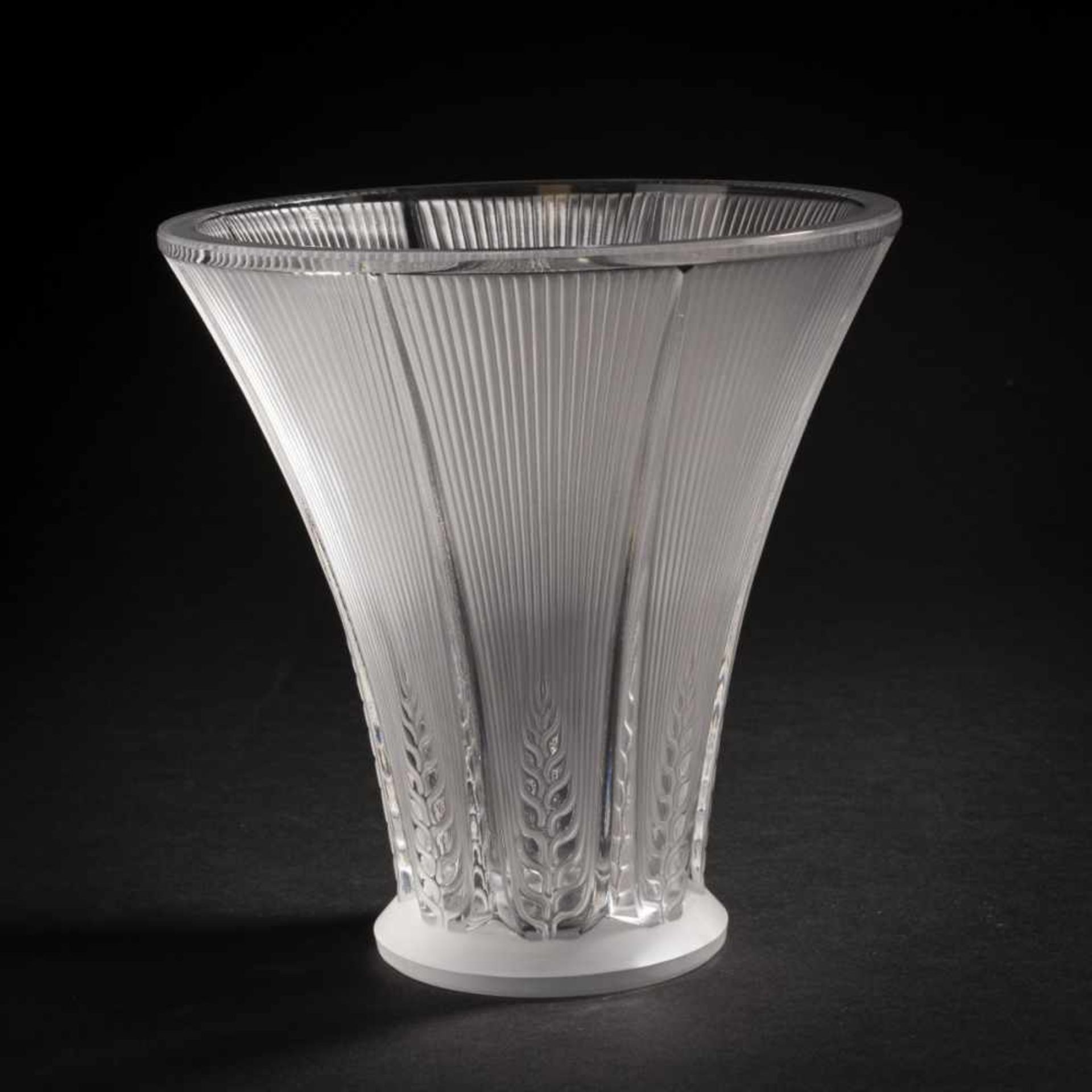 René Lalique; Marc Lalique, Three vases 'Épis', 1932, 'Feuilles', 1934 and 'Hedera', 1980Three vases - Bild 5 aus 7