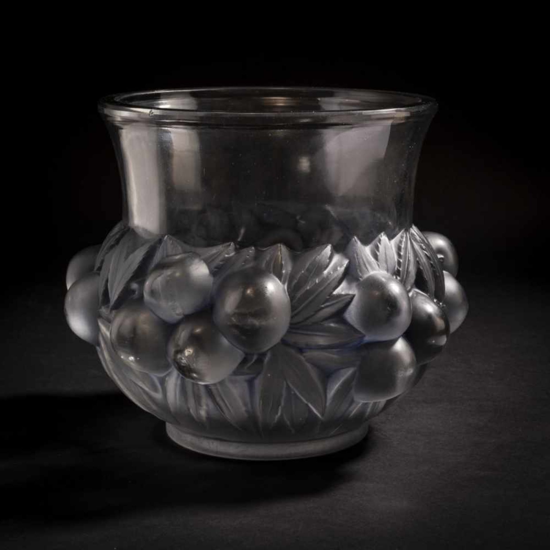 René Lalique, 'Prunes' vase, 1930'Prunes' vase, 1930H. 18 cm. Clear, moulded glass, partially - Bild 2 aus 4