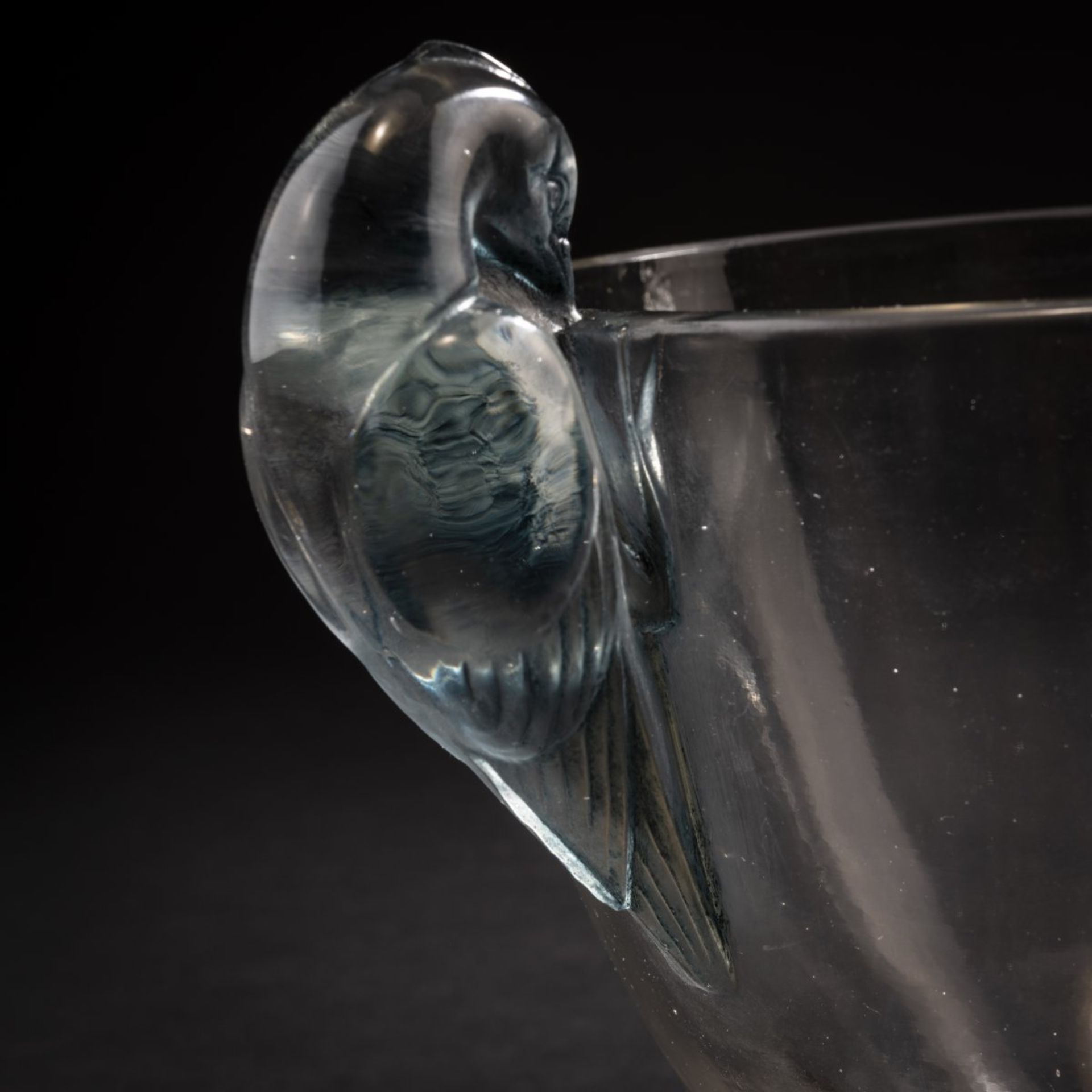 René Lalique, 'Ornis' vase, 1926'Ornis' vase, 1926H. 16.3 cm. Clear, mould-blown glass, partially - Bild 3 aus 6