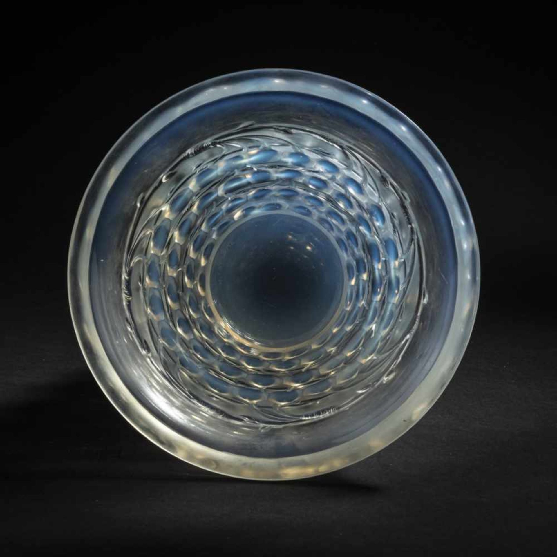 René Lalique, 'Montmorency' vase, 1930'Montmorency' vase, 1930H. 20 cm. Clear, moulded glass, - Bild 6 aus 12