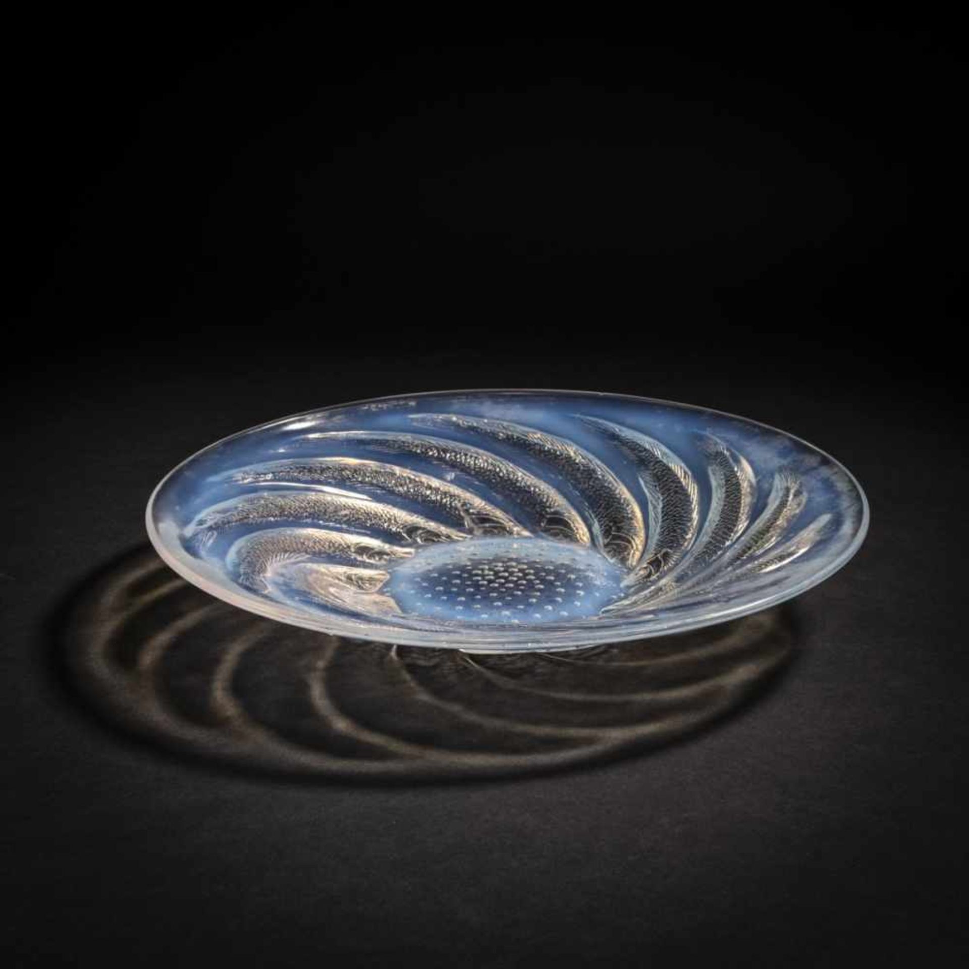 René Lalique, 'Poissons N° 1' bowl, 1931'Poissons N° 1' bowl, 1931D. 30 cm. Clear, moulded glass, - Bild 3 aus 5