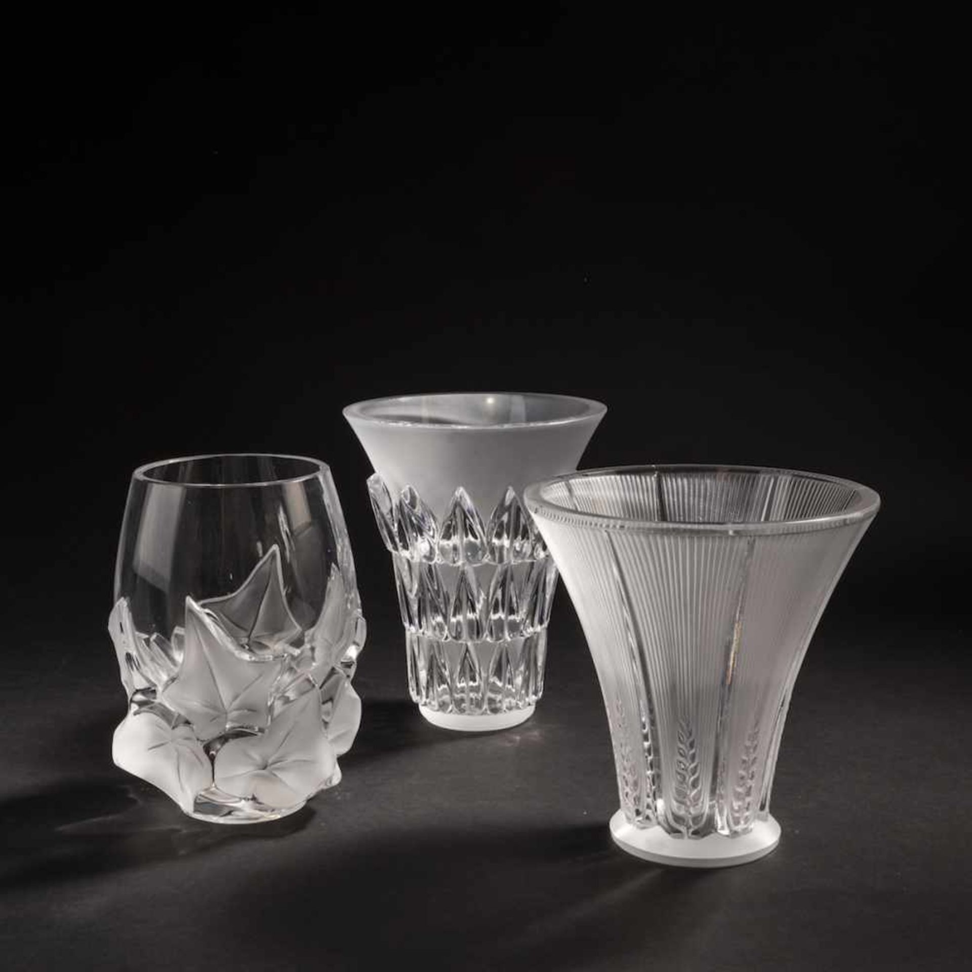 René Lalique; Marc Lalique, Three vases 'Épis', 1932, 'Feuilles', 1934 and 'Hedera', 1980Three vases - Bild 2 aus 7