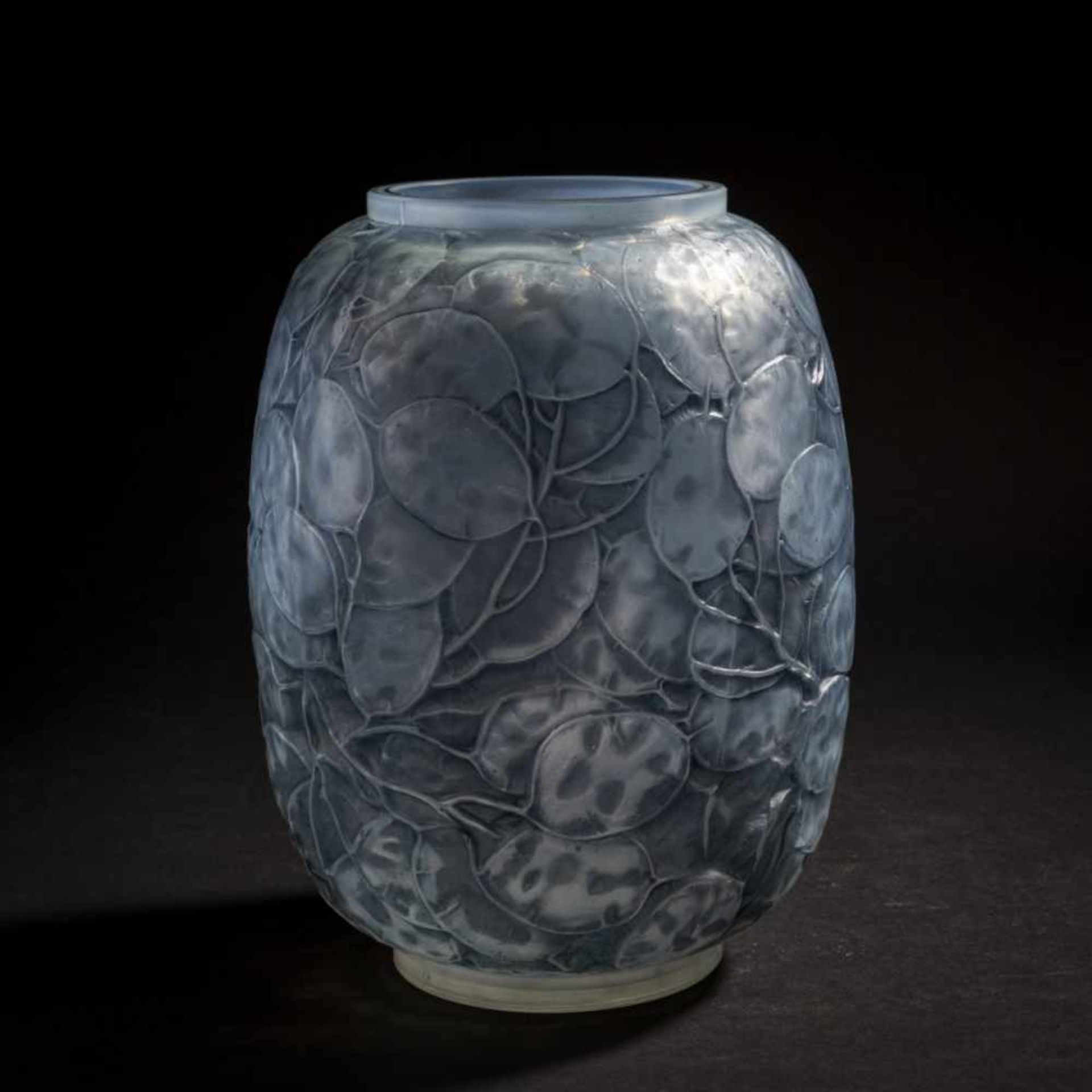 René Lalique, 'Monnaie du Pape' vase, 1914'Monnaie du Pape' vase, 1914H. 22.5 cm. Clear, mould-blown - Bild 2 aus 5