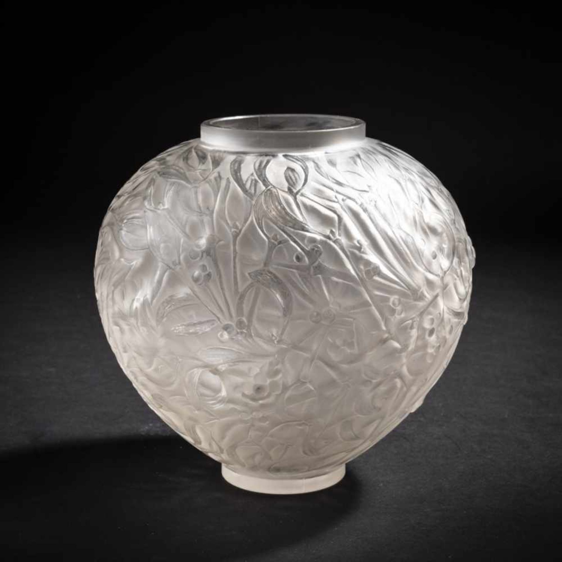 René Lalique, 'Gui' vase, 1920'Gui' vase, 1920H. 17 cm. Clear, mould-blown glass, satined, full- - Bild 2 aus 5