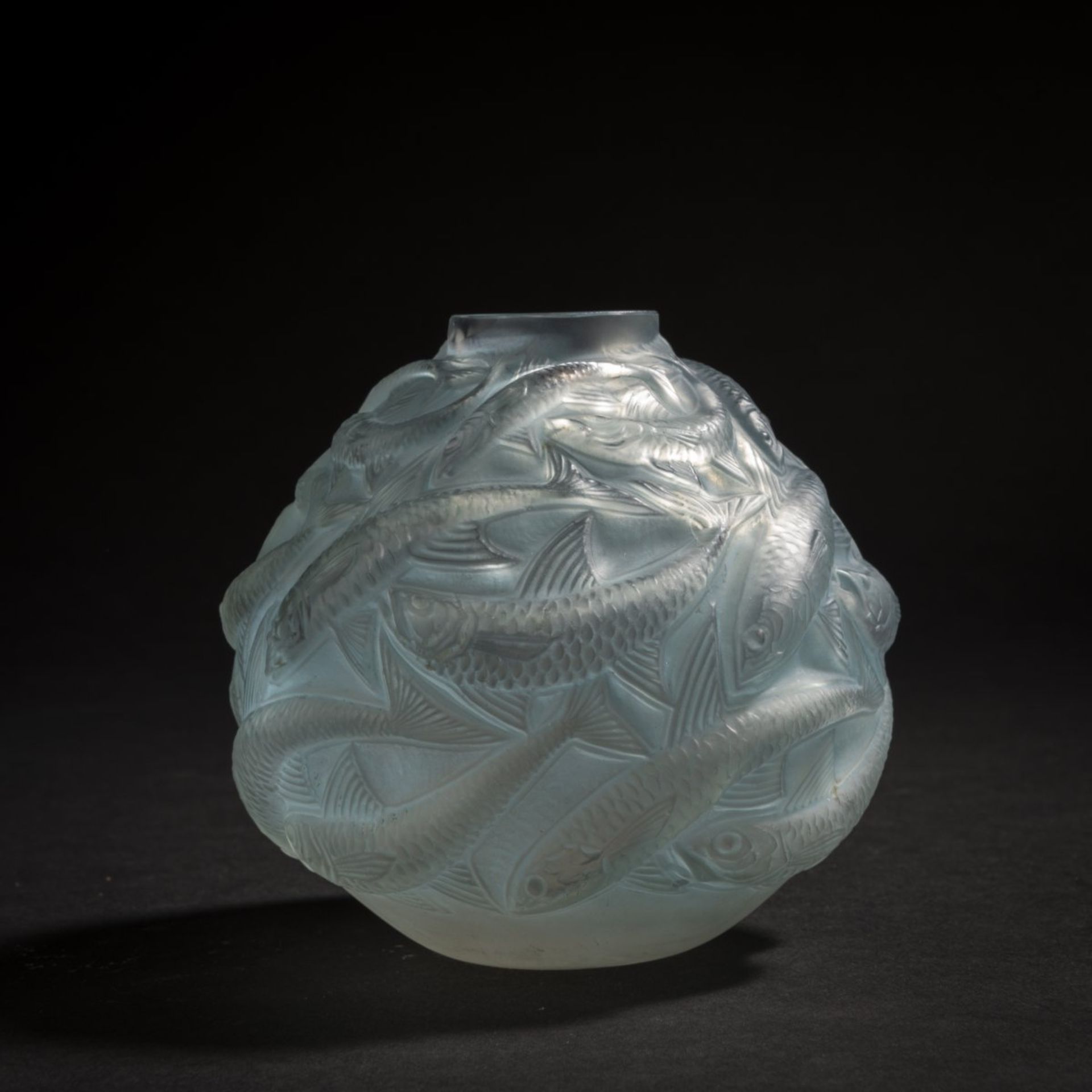 René Lalique, 'Oléron' vase, 1927'Oléron' vase, 1927H. 9 cm. Clear, mould-blown glass, satined, blue - Bild 2 aus 5