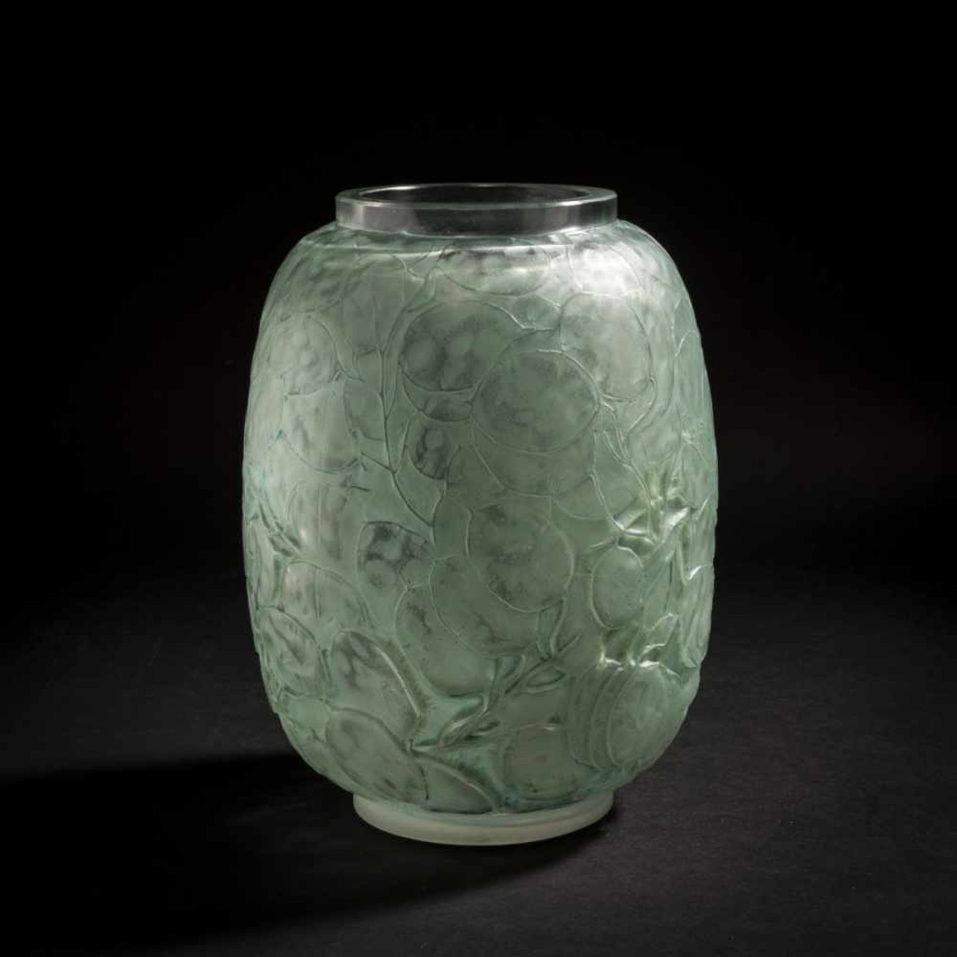 René Lalique, 'Monnaie du Pape' vase, 1914'Monnaie du Pape' vase, 1914H. 23 cm. Clear, mould-blown - Bild 2 aus 4