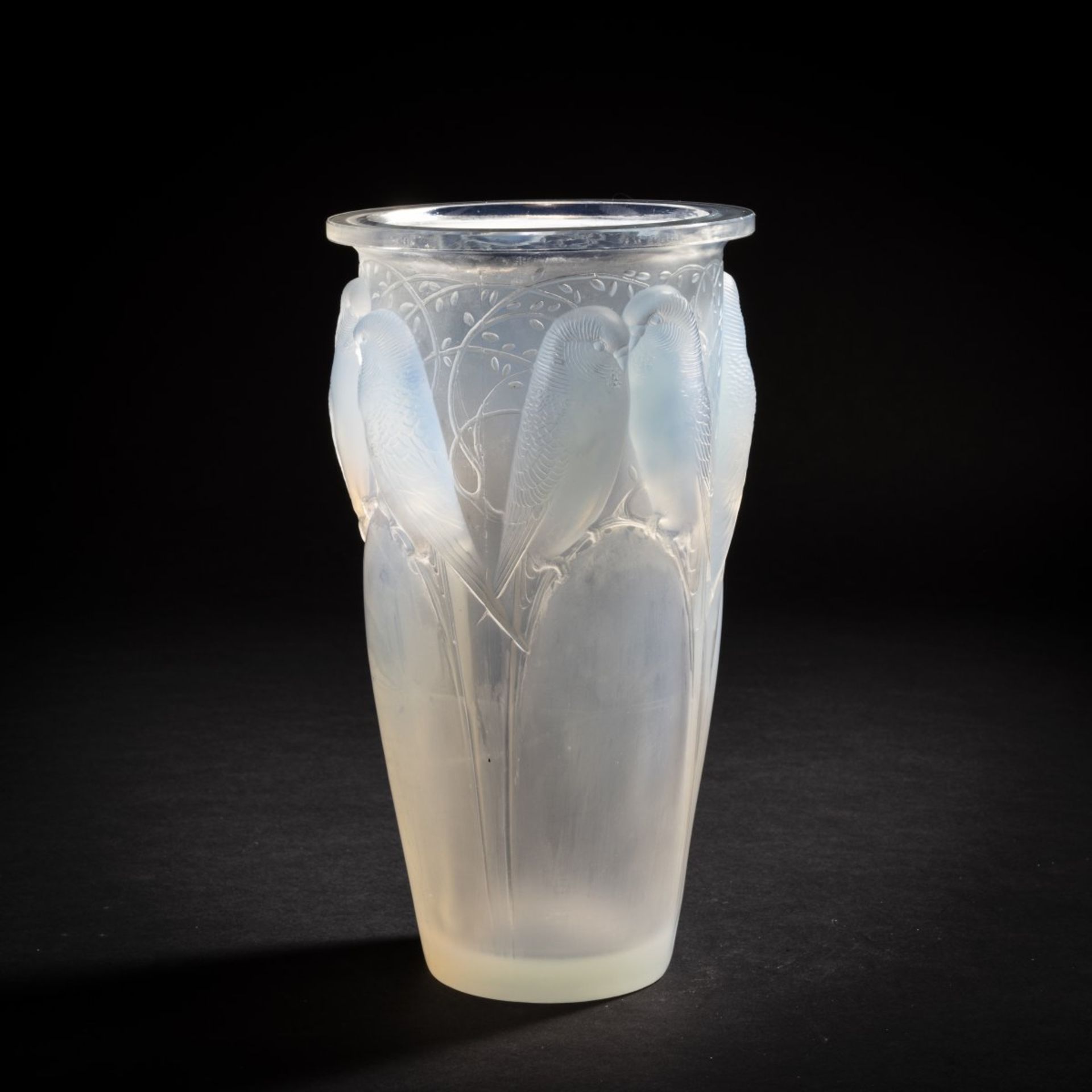 René Lalique, 'Ceylan' vase, 1924'Ceylan' vase, 1924H. 24.3 cm. Clear, moulded glass, satined and - Bild 4 aus 10