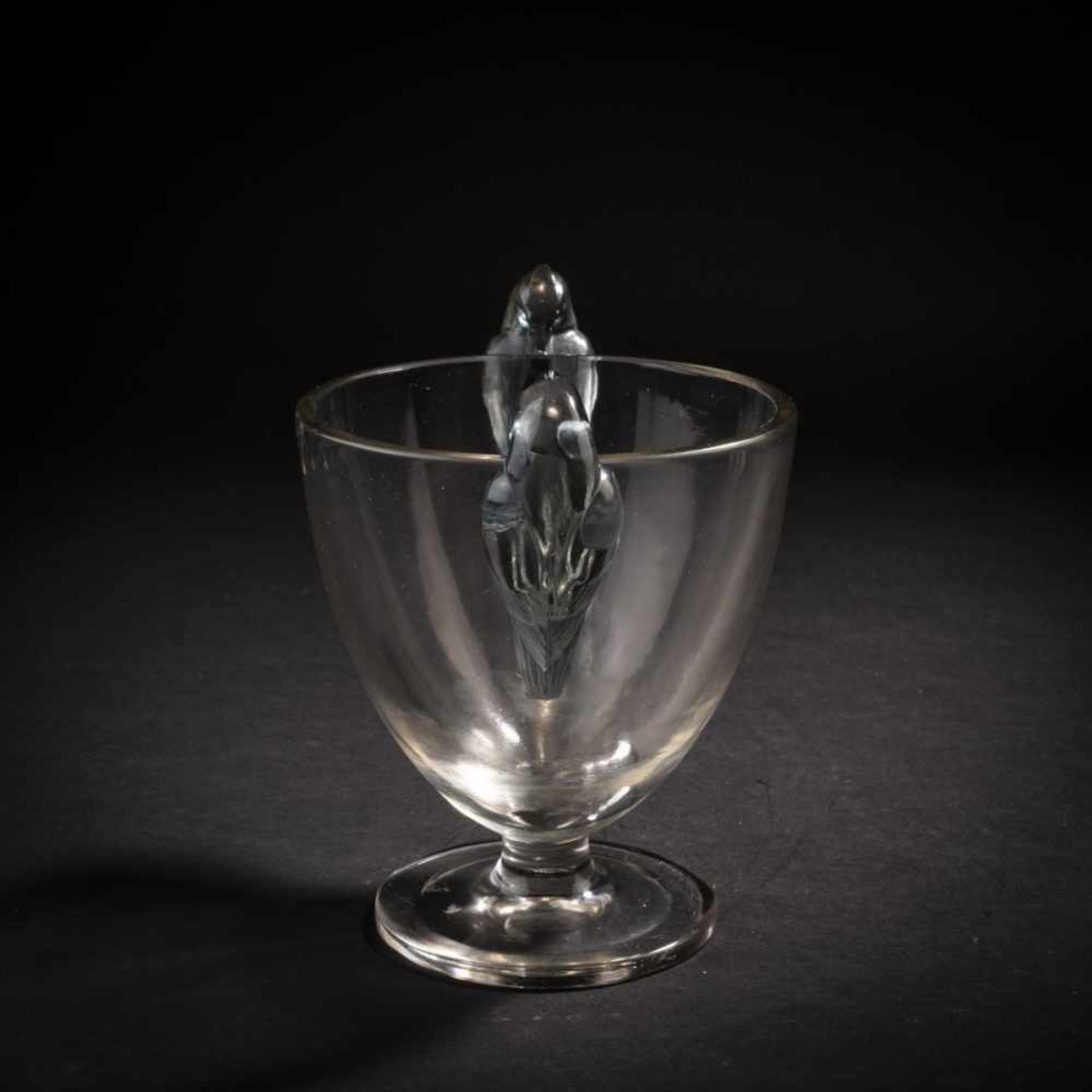 René Lalique, 'Ornis' vase, 1926'Ornis' vase, 1926H. 16.3 cm. Clear, mould-blown glass, partially - Bild 4 aus 6
