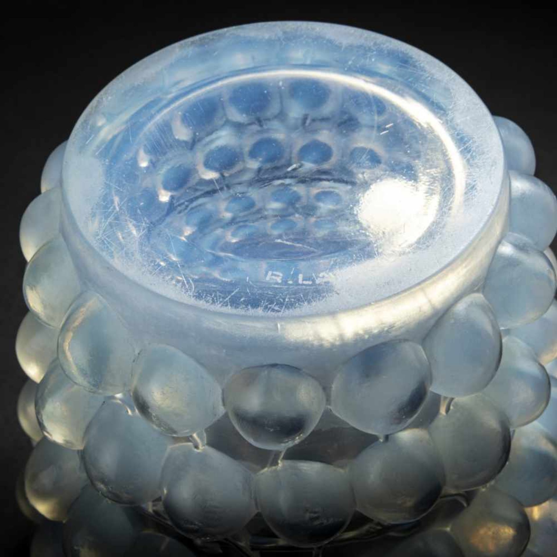 René Lalique, 'Montmorency' vase, 1930'Montmorency' vase, 1930H. 20 cm. Clear, moulded glass, - Bild 8 aus 12