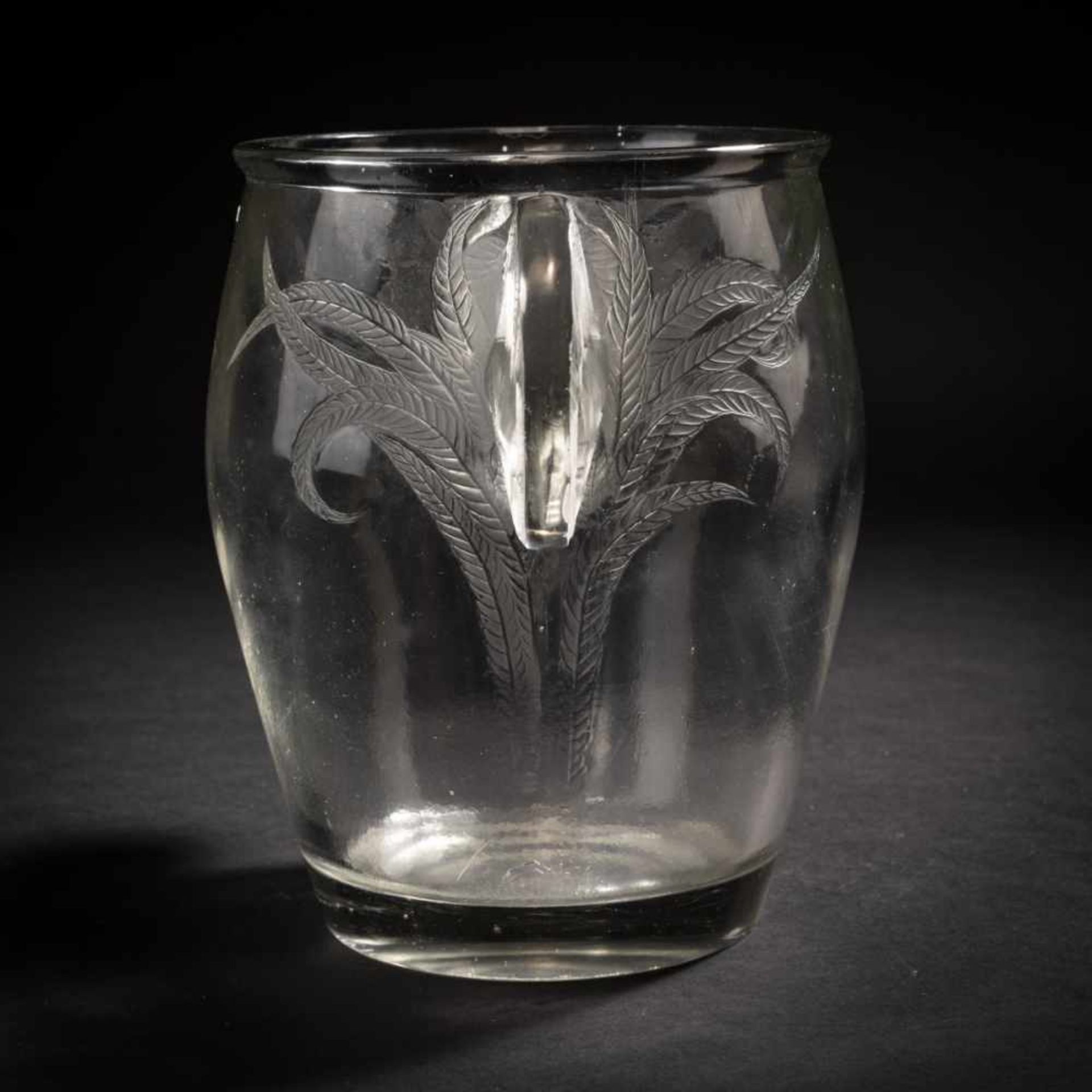 René Lalique, Vase 'Yvelines', 1926Vase 'Yvelines', 1926H. 19.6 cm. Clear, moulded glass, - Bild 3 aus 5