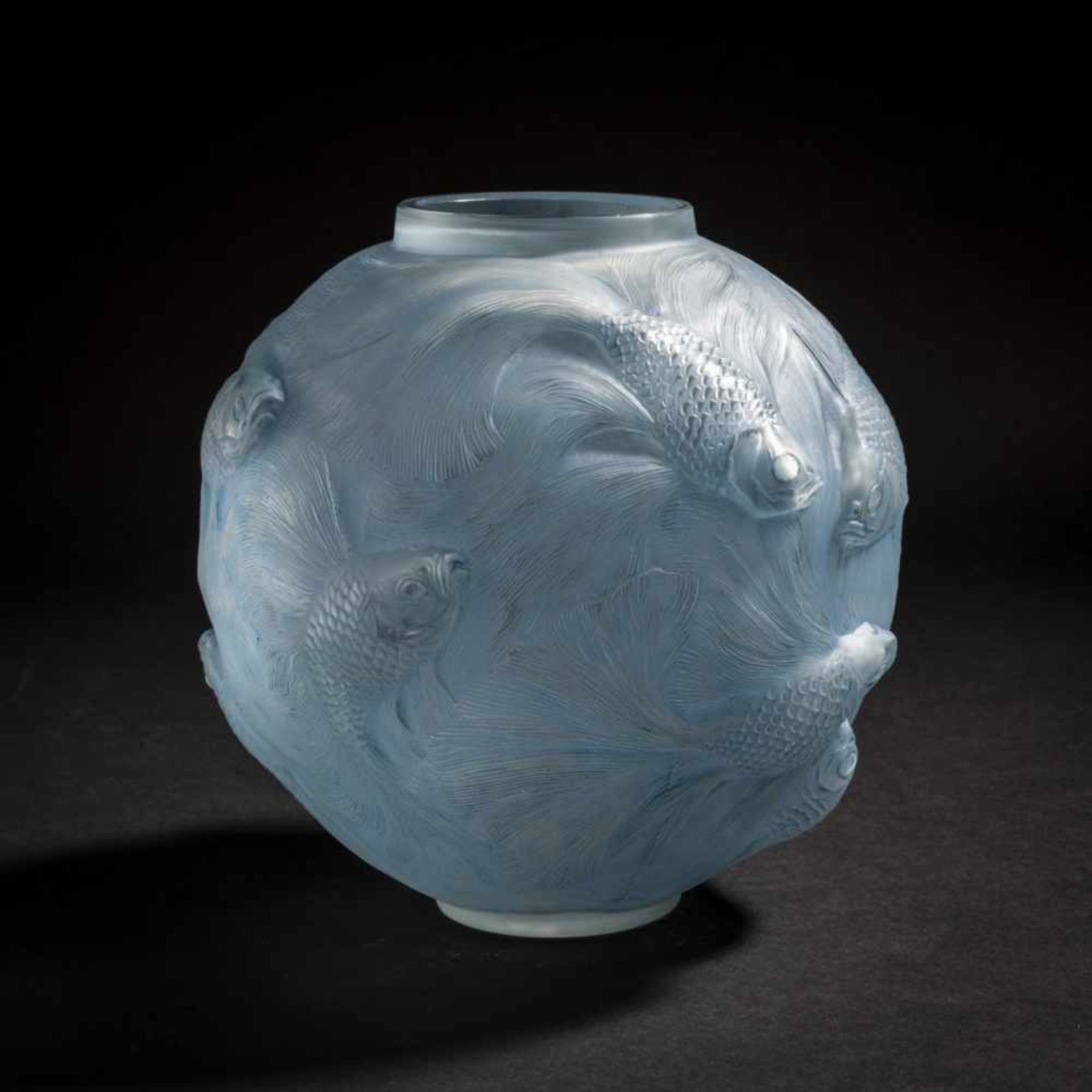 René Lalique, 'Formose' vase, 1924'Formose' vase, 1924H. 17 cm. Clear, mould-blown glass, satined, - Bild 4 aus 8