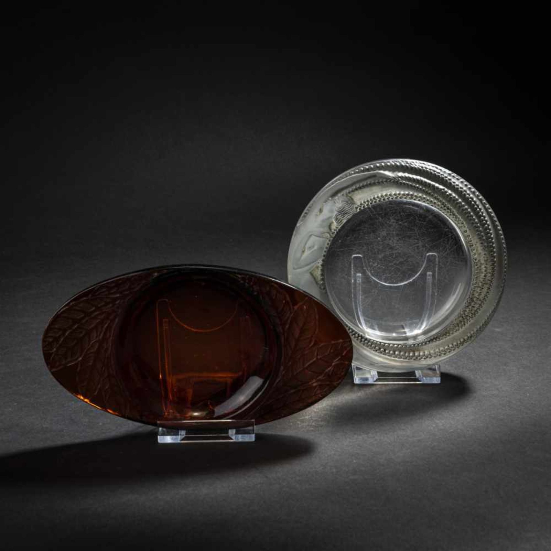 René Lalique, Two ashtrays 'Anthéor', 1927 and 'Feuilles', 1924Two ashtrays 'Anthéor', 1927 and ' - Bild 4 aus 4