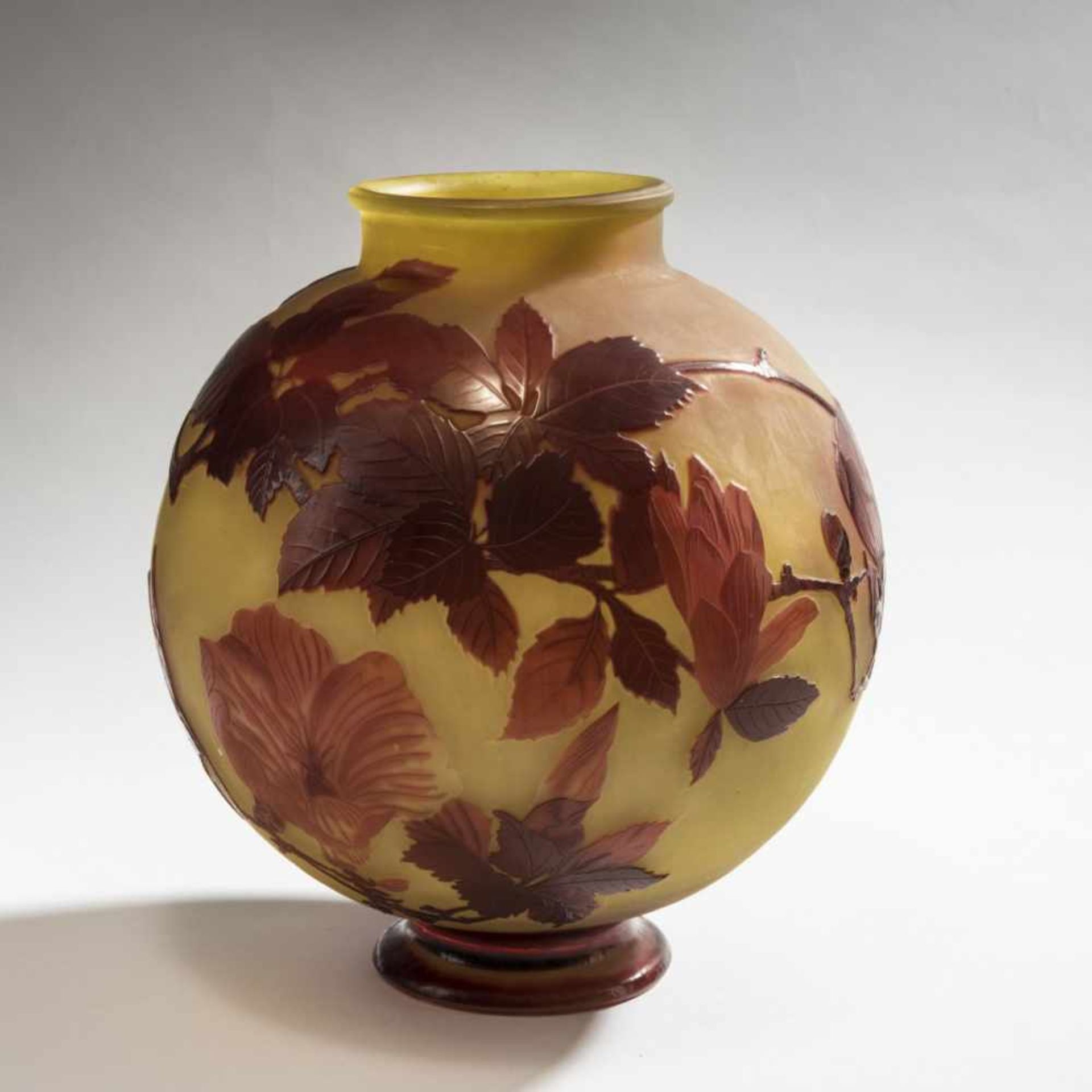 Etablissements Gallé, Nancy , Vase 'Magnolias', 1920s - Bild 3 aus 6