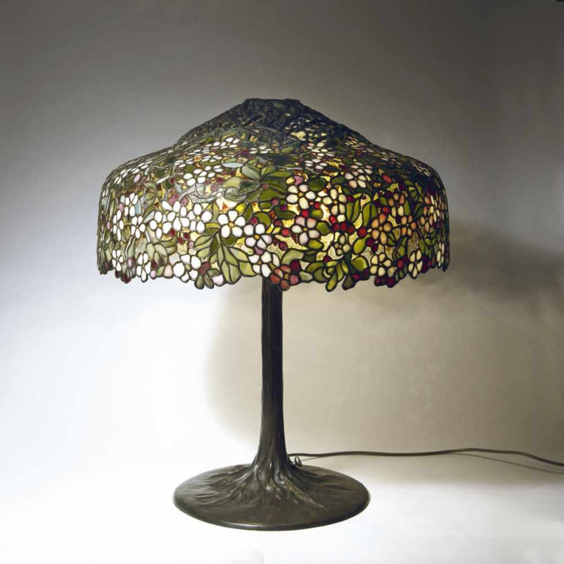 Louis C. Tiffany, 'Apple Blossom' table light, c. 1904 - Bild 8 aus 19