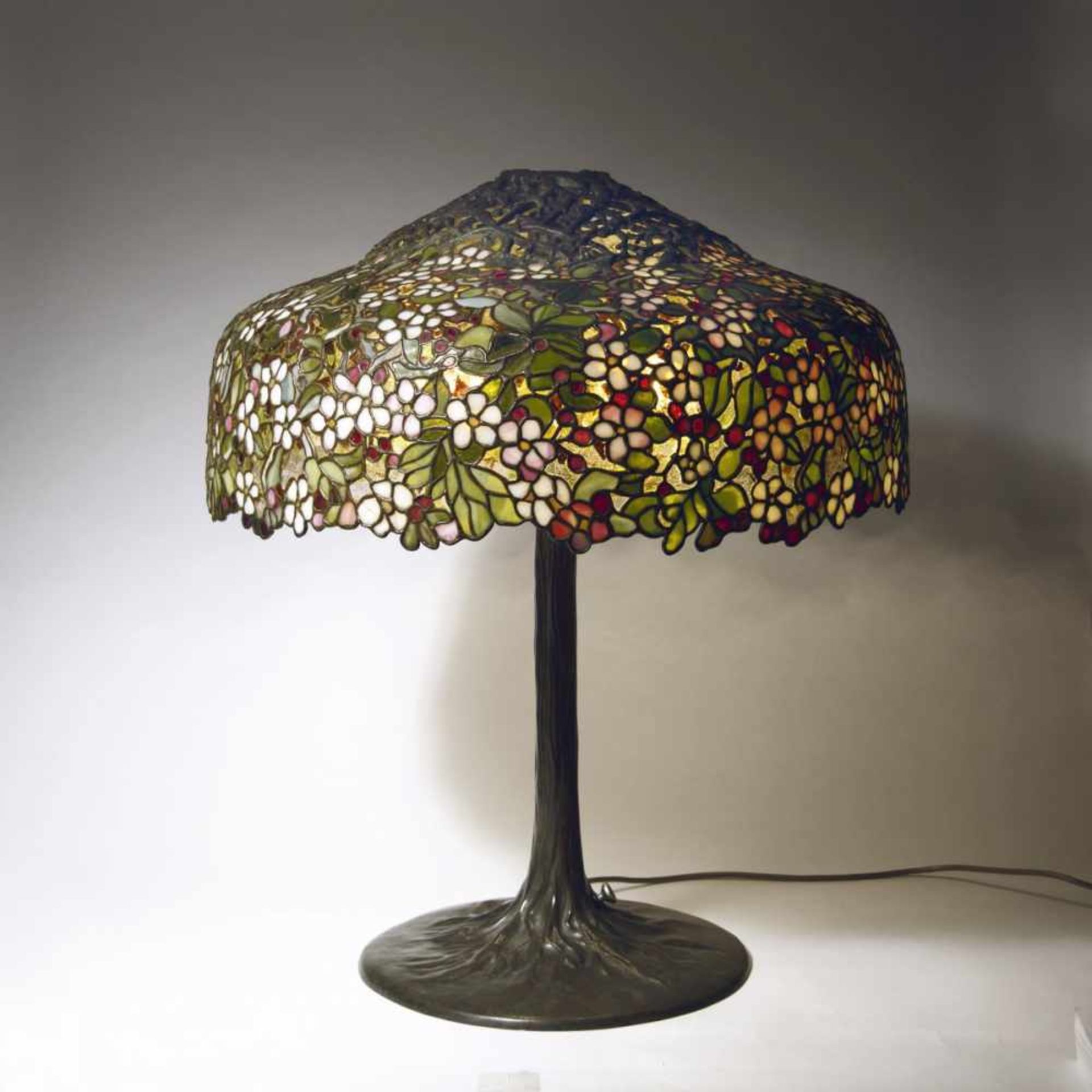 Louis C. Tiffany, 'Apple Blossom' table light, c. 1904 - Bild 7 aus 19