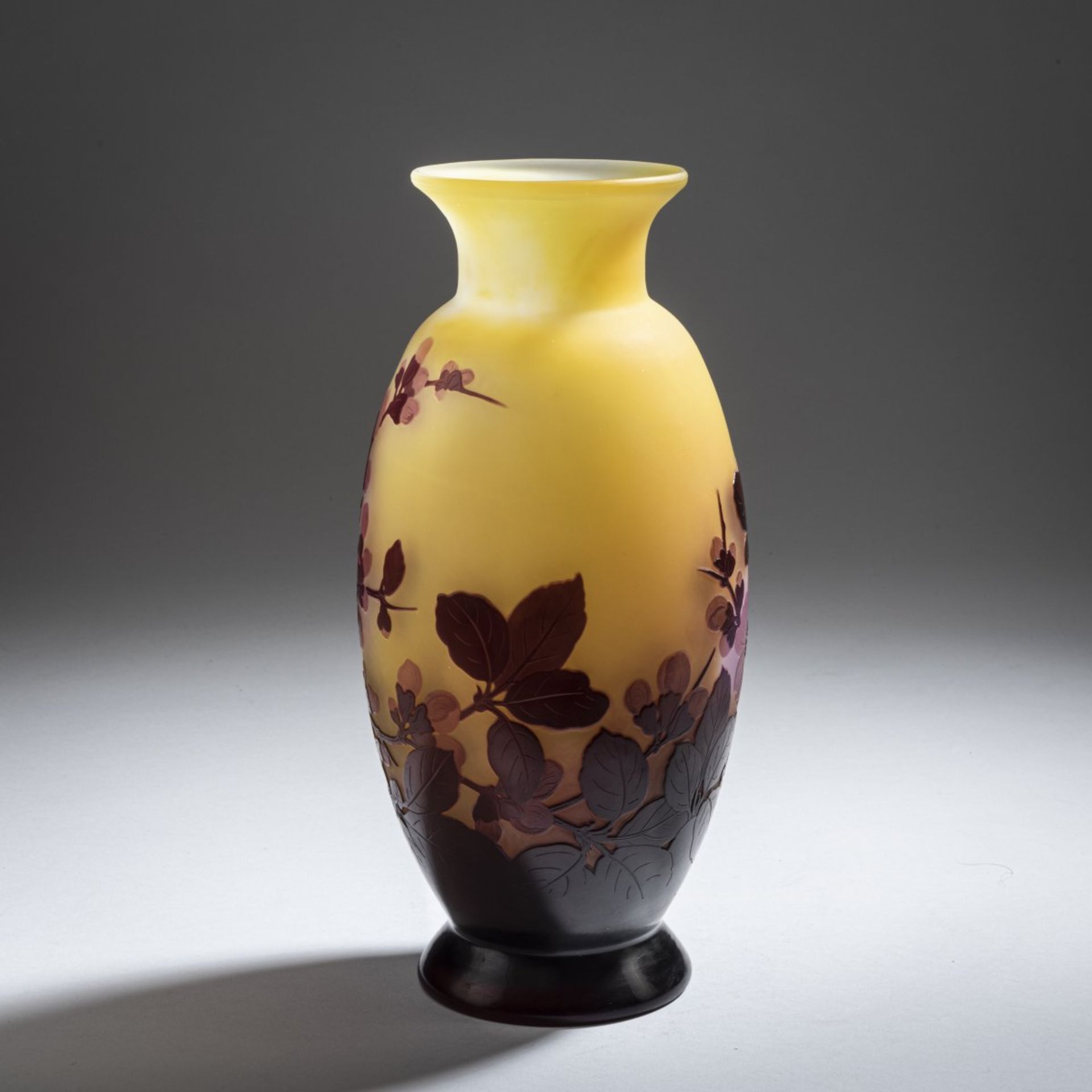 Etablissements Gallé, Nancy, Vase 'Cognassier du Japon', 1919-24 - Bild 3 aus 6