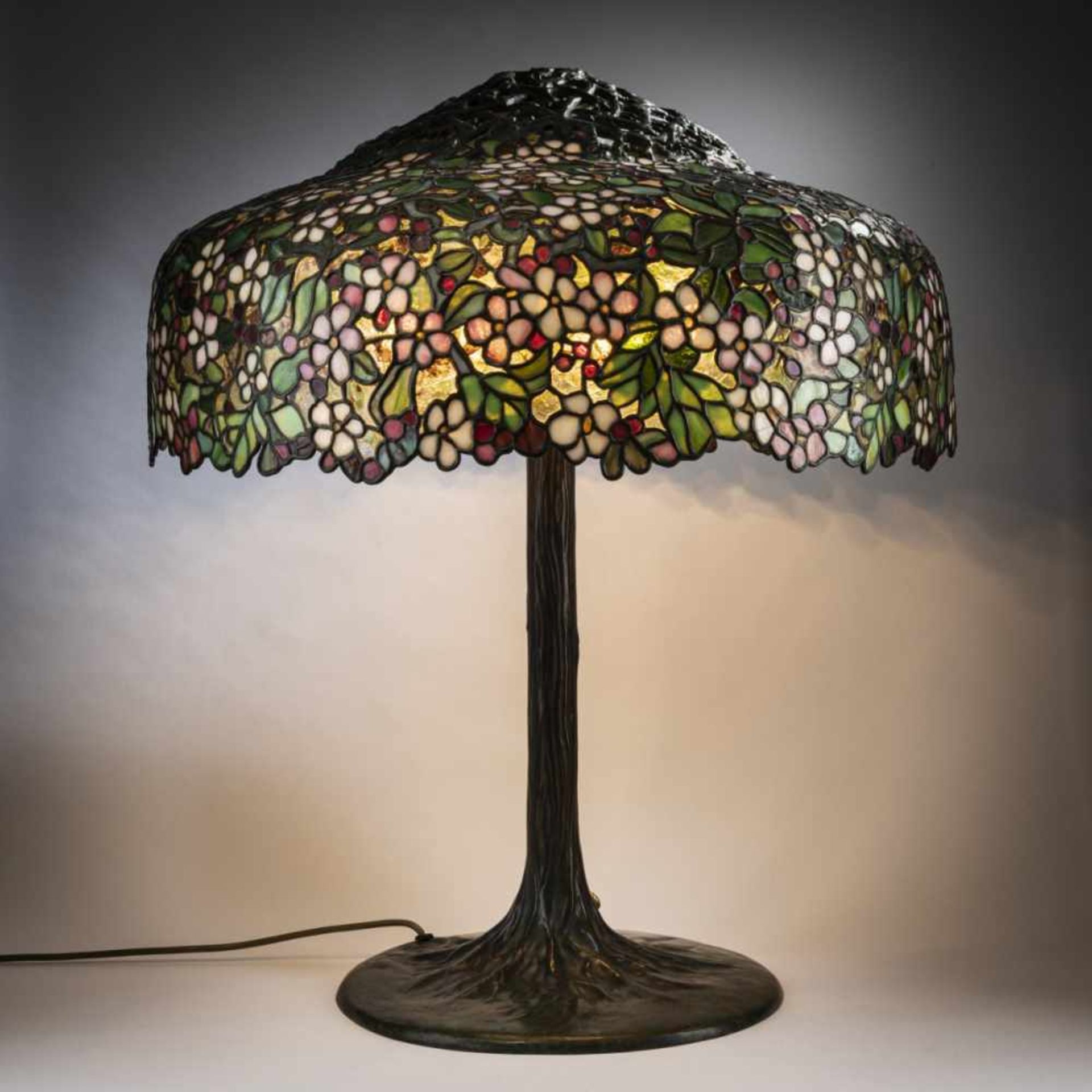 Louis C. Tiffany, 'Apple Blossom' table light, c. 1904 - Bild 12 aus 19