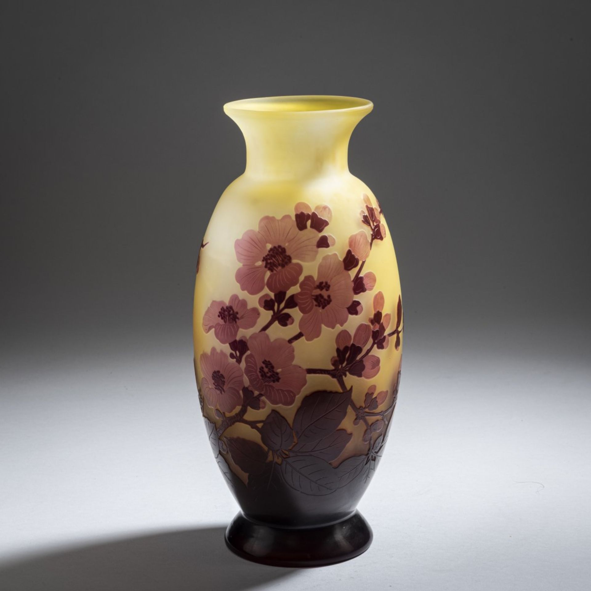 Etablissements Gallé, Nancy, Vase 'Cognassier du Japon', 1919-24 - Bild 2 aus 6