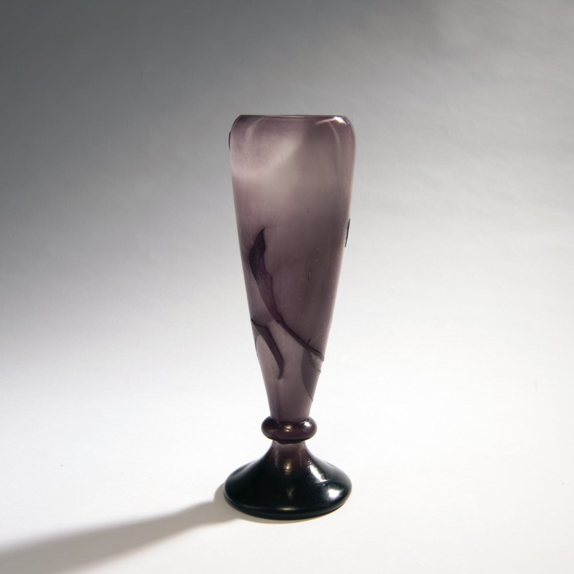 Emile Gallé, Nancy, Vase 'Iris', c. 1898 - Bild 2 aus 3