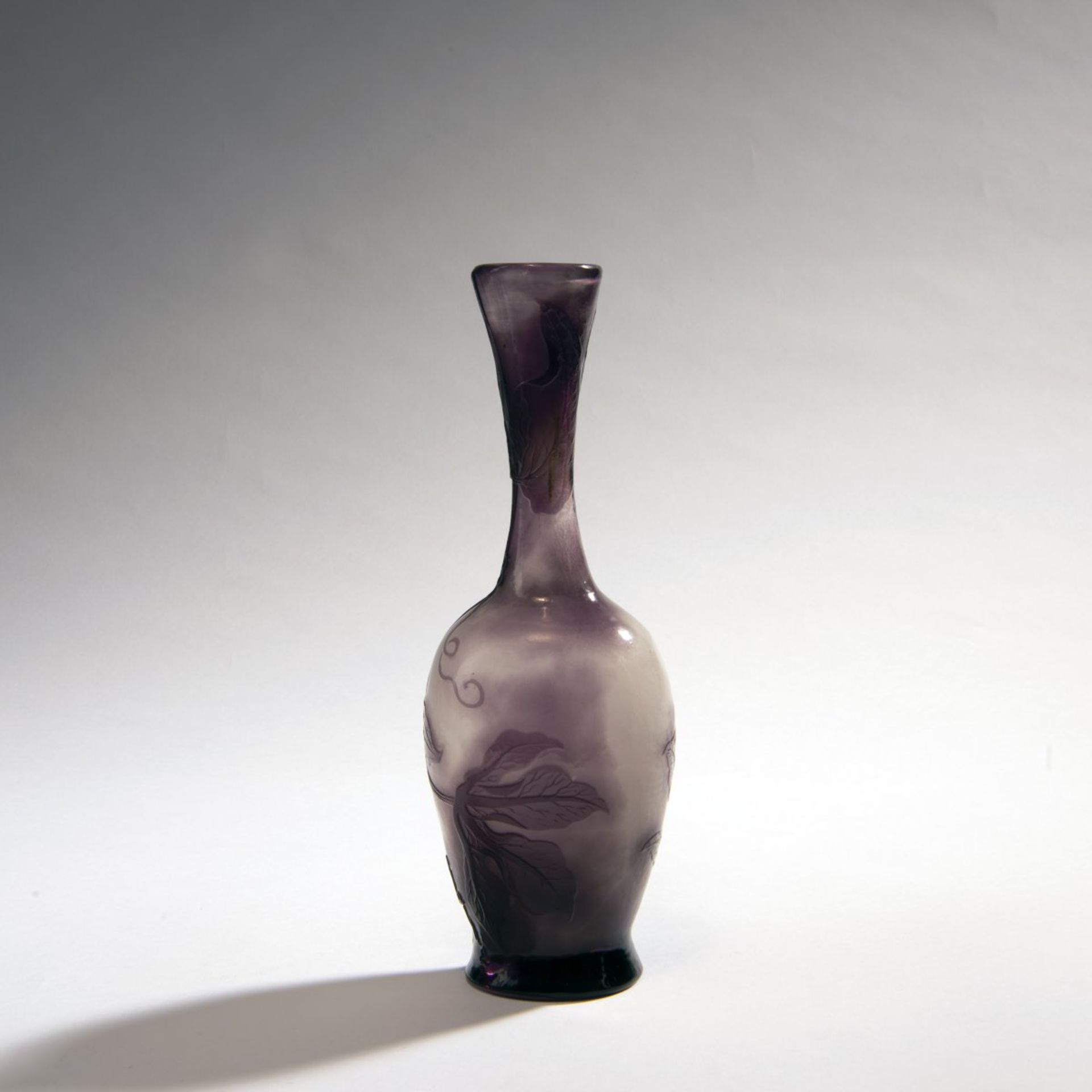 Emile Gallé, Nancy, Vase 'Clématites', c. 1900 - Bild 2 aus 3