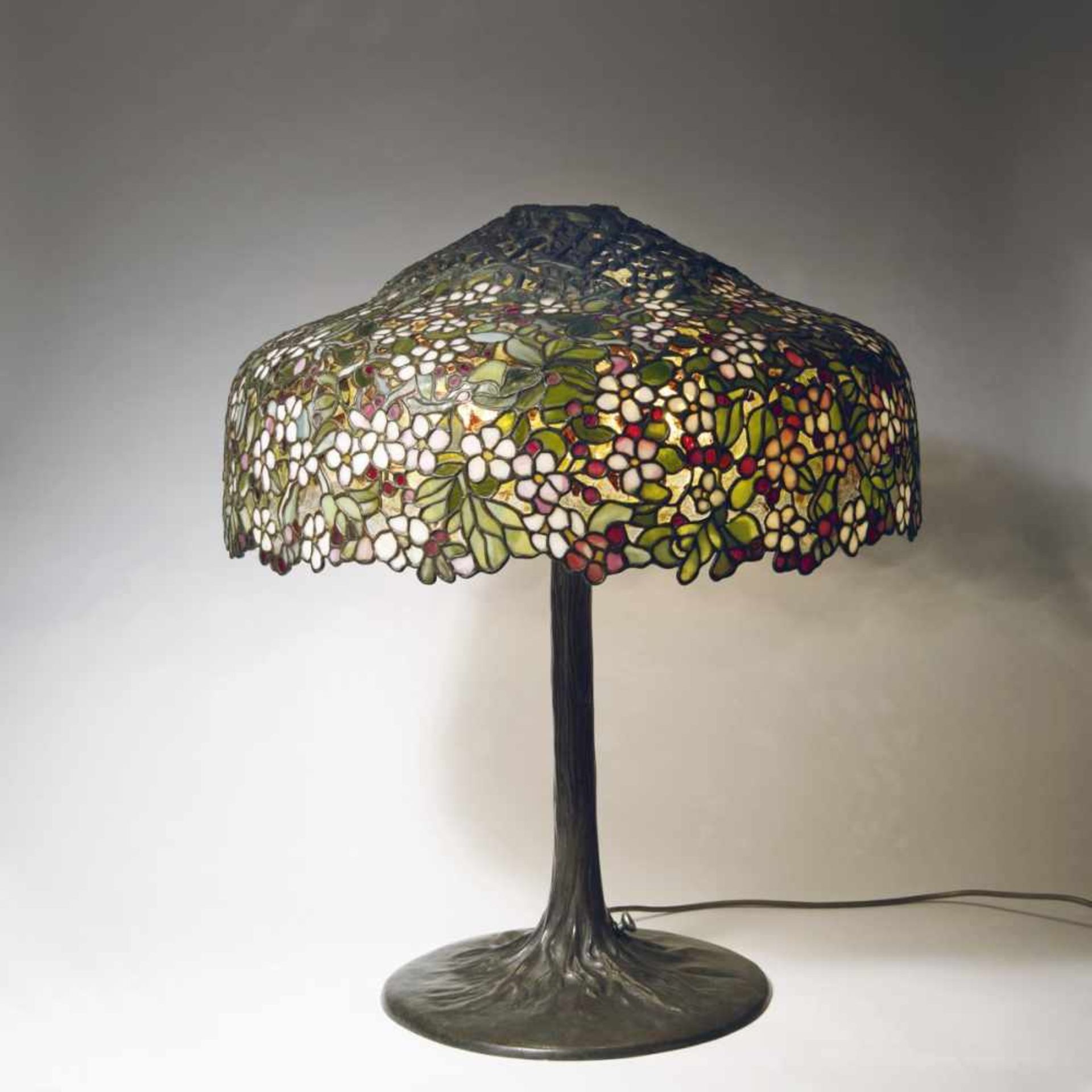 Louis C. Tiffany, 'Apple Blossom' table light, c. 1904 - Bild 9 aus 19