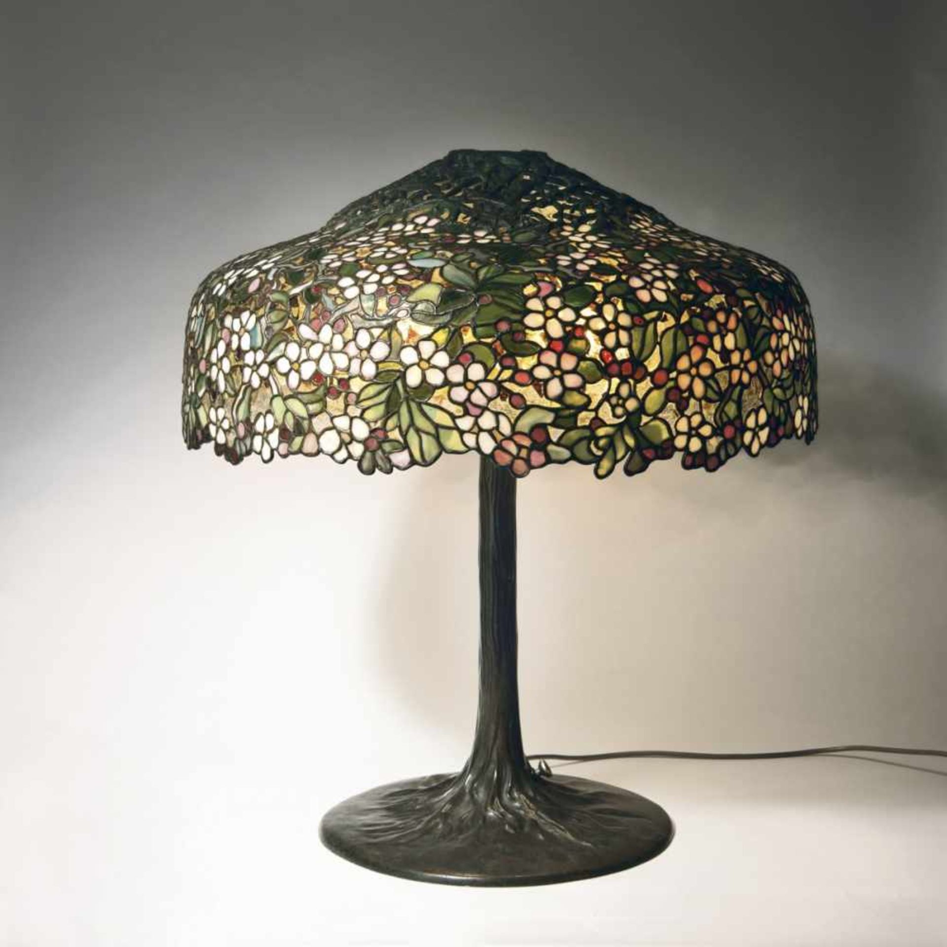 Louis C. Tiffany, 'Apple Blossom' table light, c. 1904 - Bild 6 aus 19