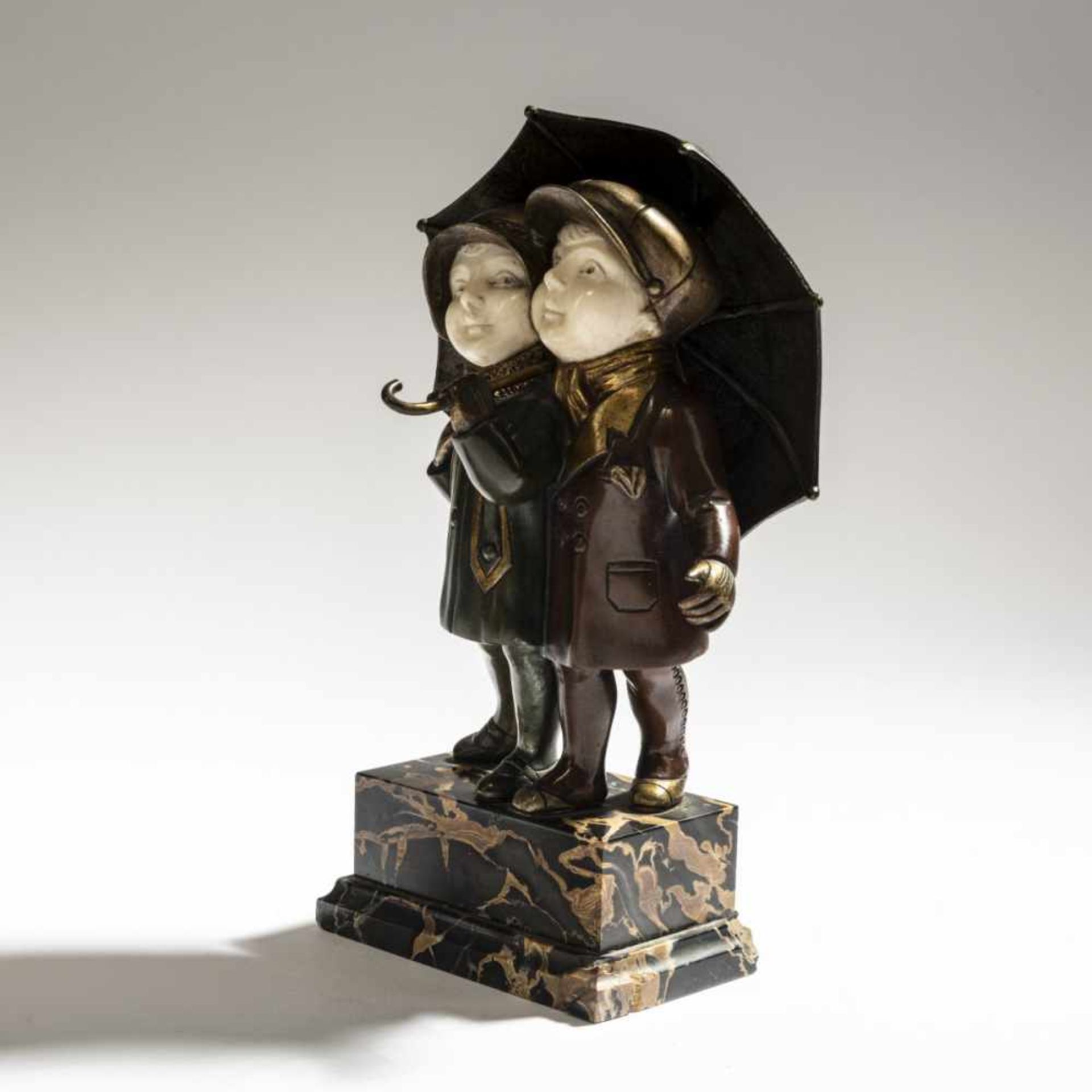 Georges Guyot, Couple of children under an umbrella, c. 1925 - Bild 3 aus 6