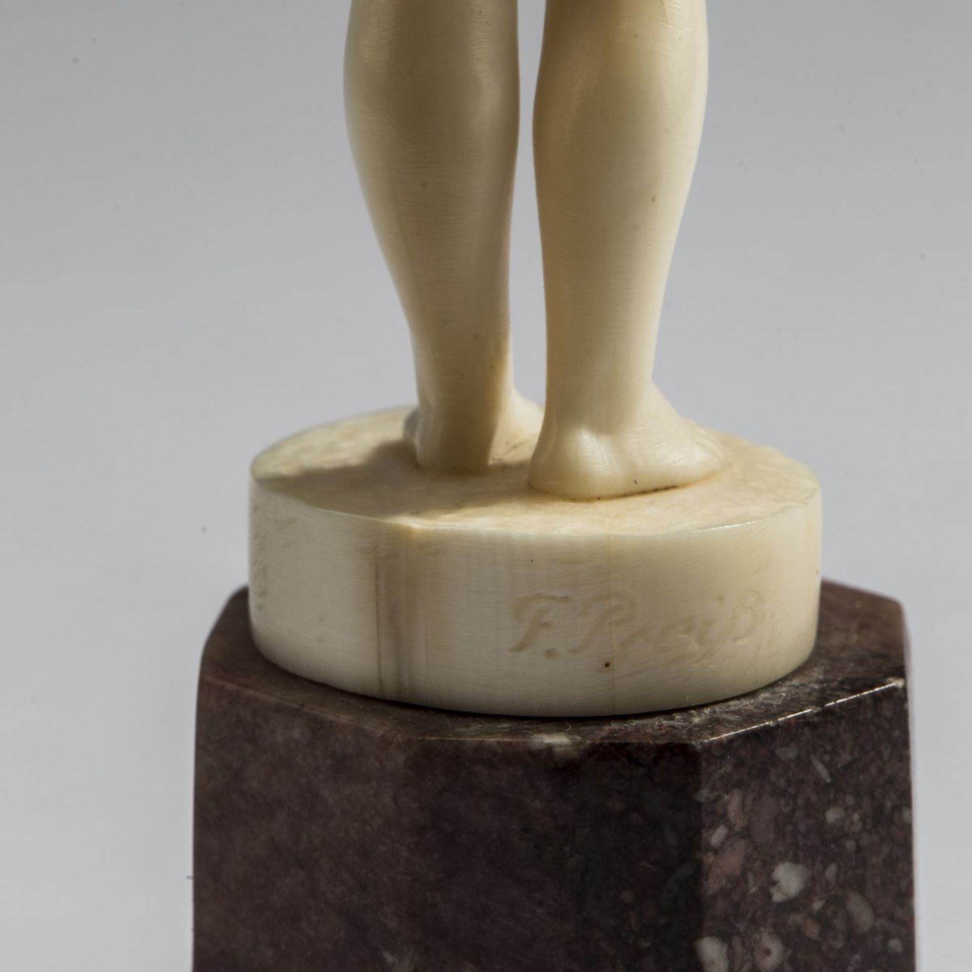 Ferdinand Preiss, 'Girl with small case', before 1914 - Bild 5 aus 5