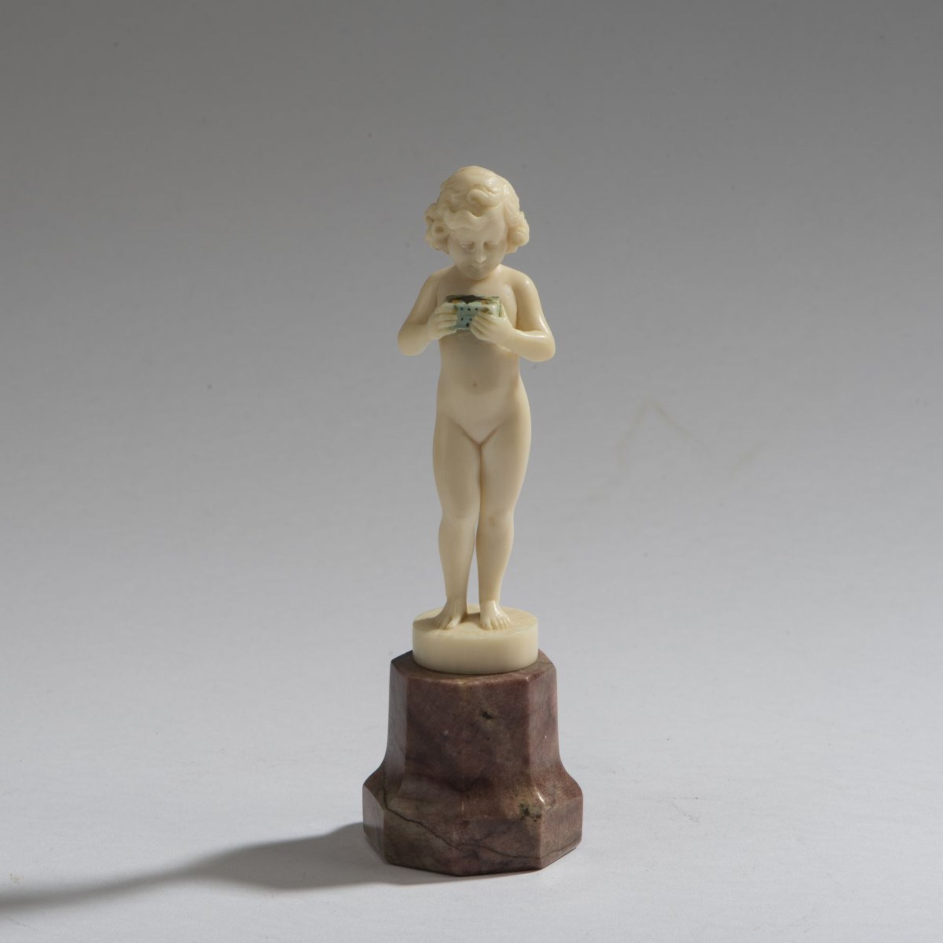 Ferdinand Preiss, 'Girl with small case', before 1914 - Bild 2 aus 5