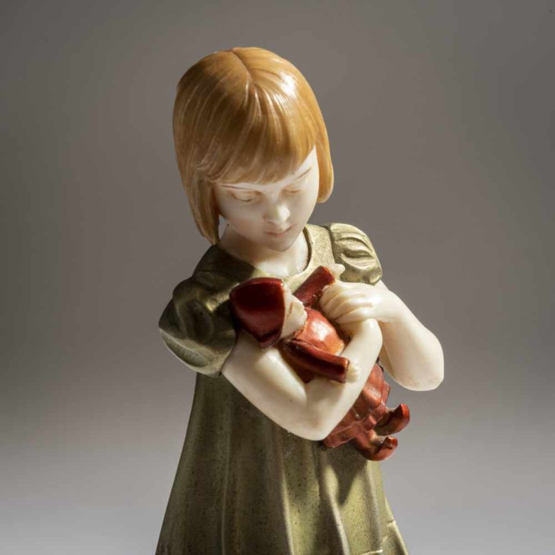 Ferdinand Preiss, 'Girl with a Doll', c. 1930 - Bild 5 aus 9