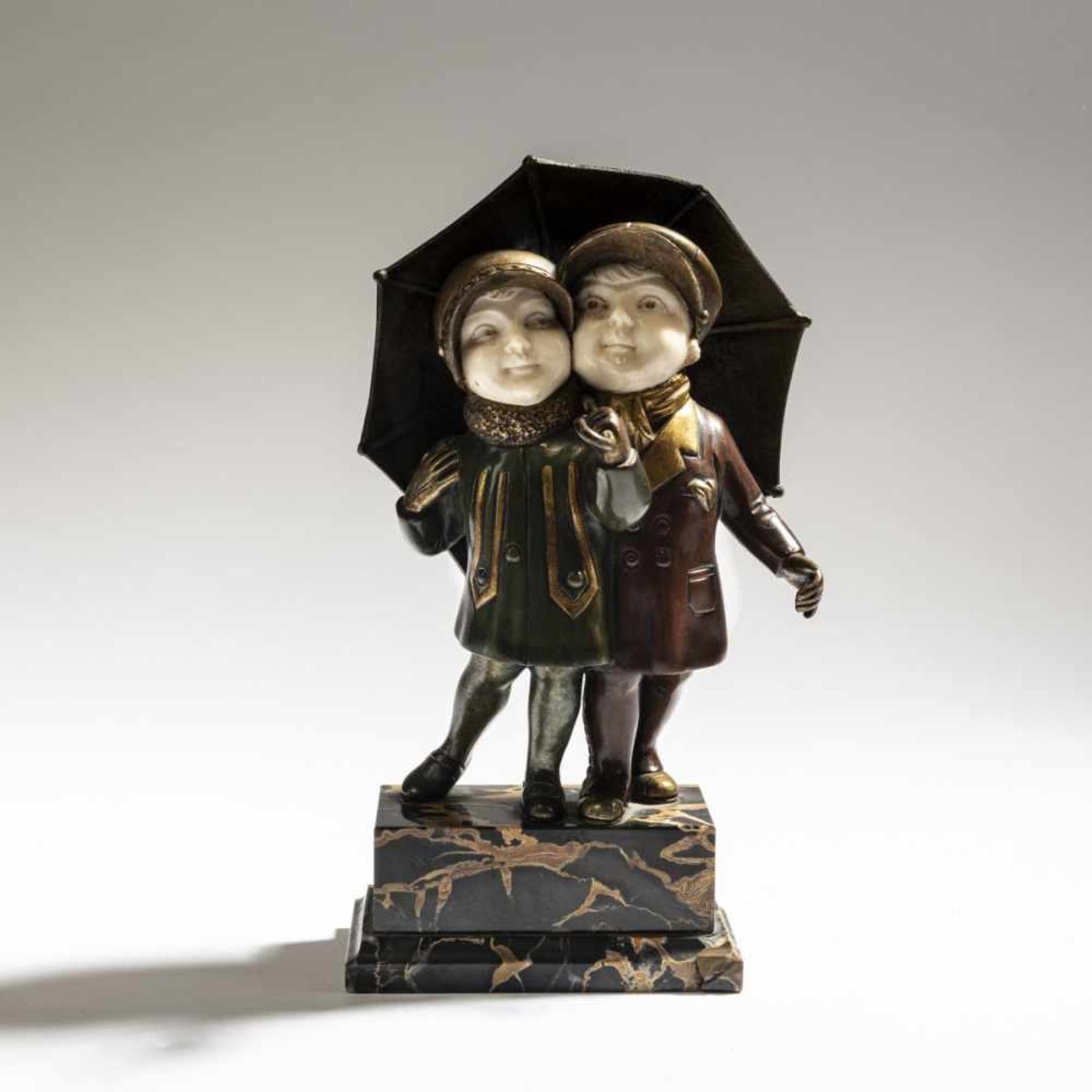 Georges Guyot, Couple of children under an umbrella, c. 1925 - Bild 2 aus 6