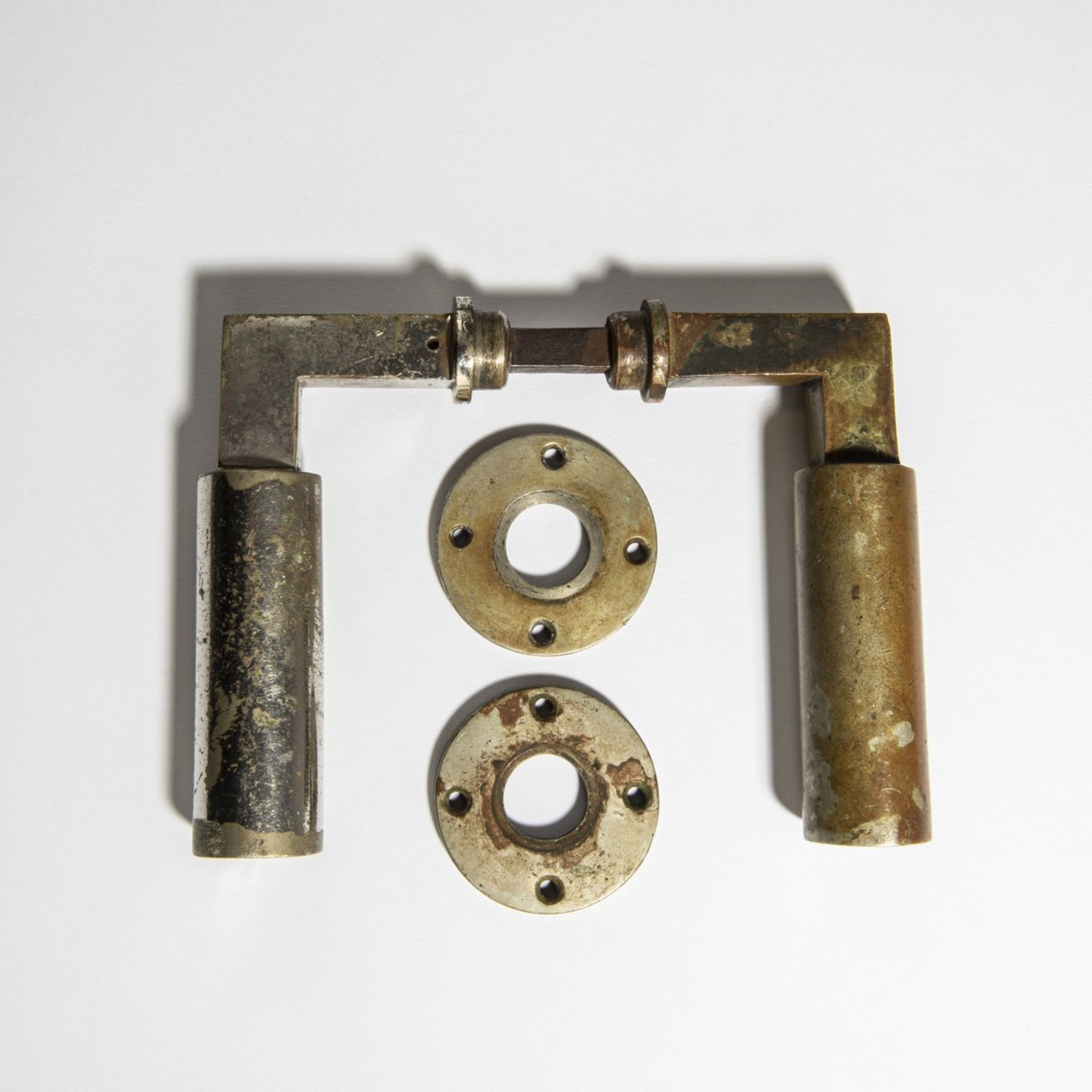 Walter Gropius, Pair of lever handles for external doors with bezels, 1923 - Bild 2 aus 2