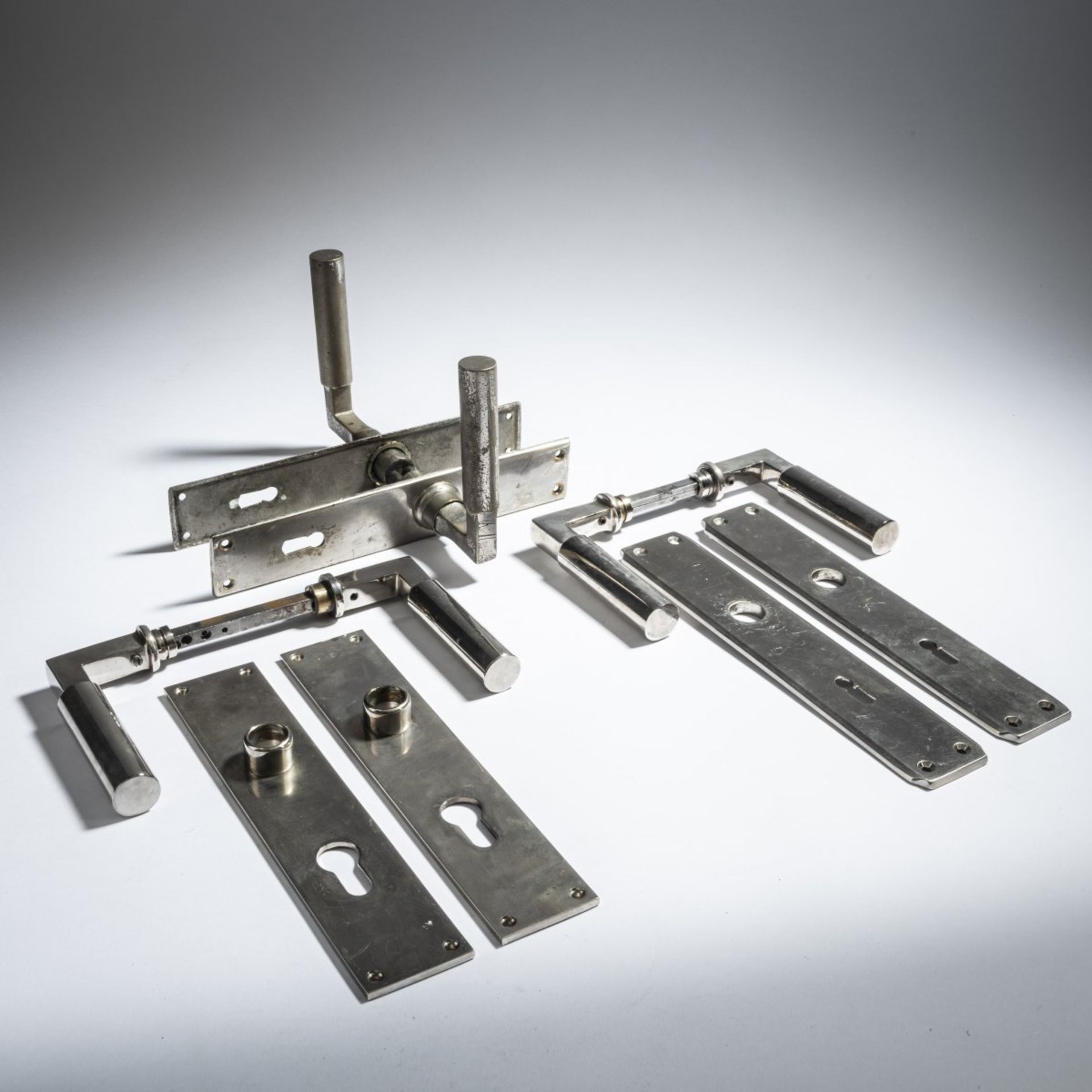 Walter Gropius, Three pairs of lever handles with bezels, 1923 - Bild 2 aus 3