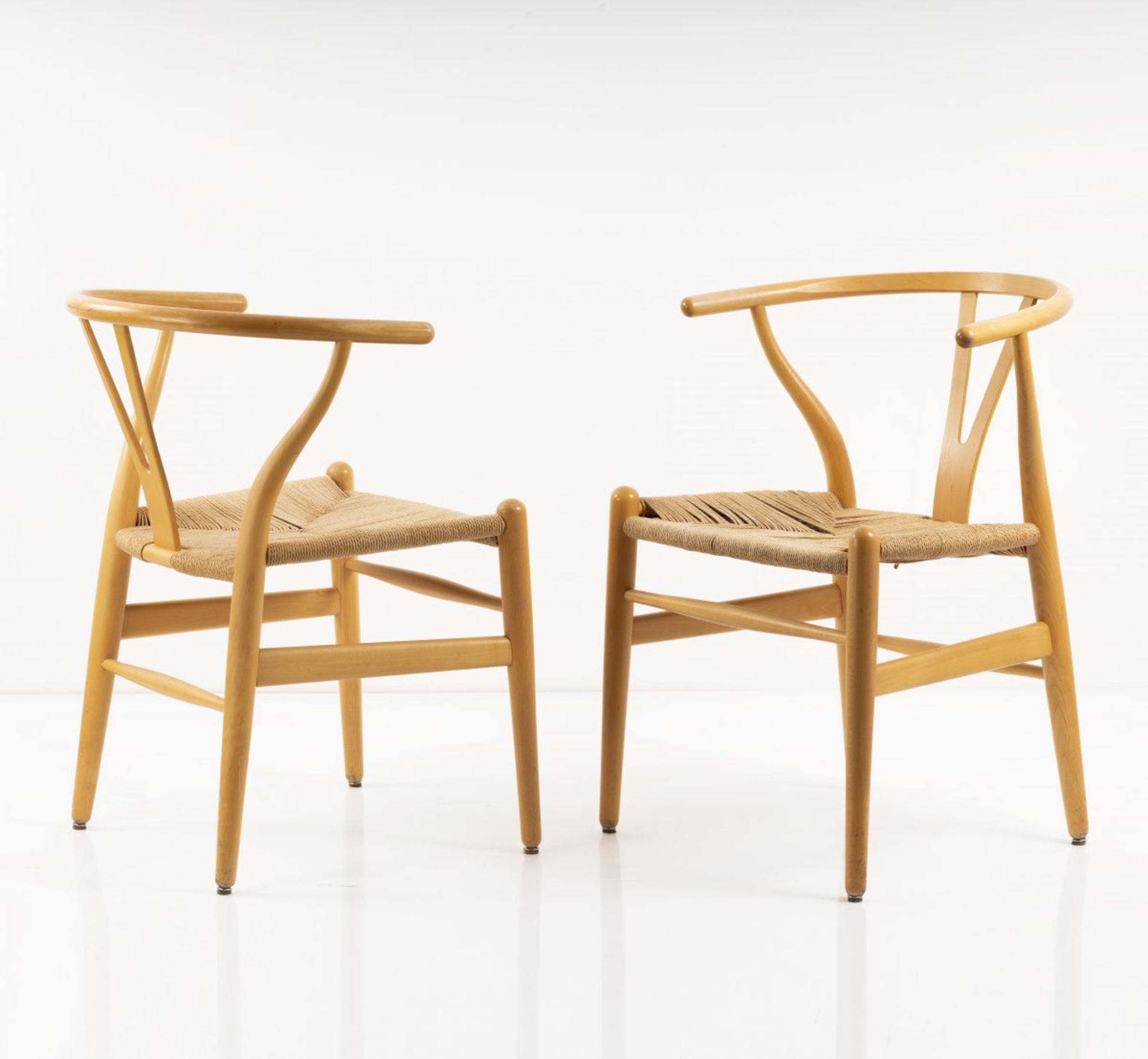 Hans J. Wegner , Set of two 'Y' - 'CH-24' chairs, 1950 - Bild 2 aus 6