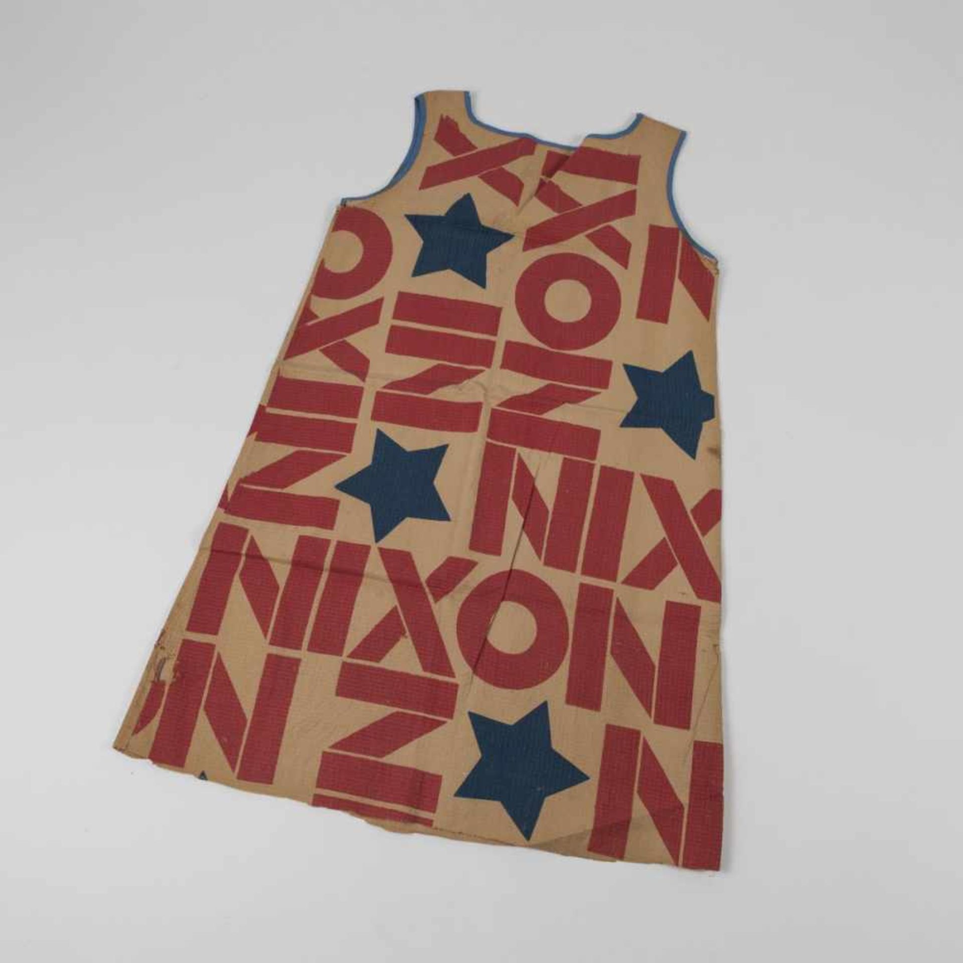 Anonymous, 'Nixon Paper Dress', 1968 - Bild 2 aus 3