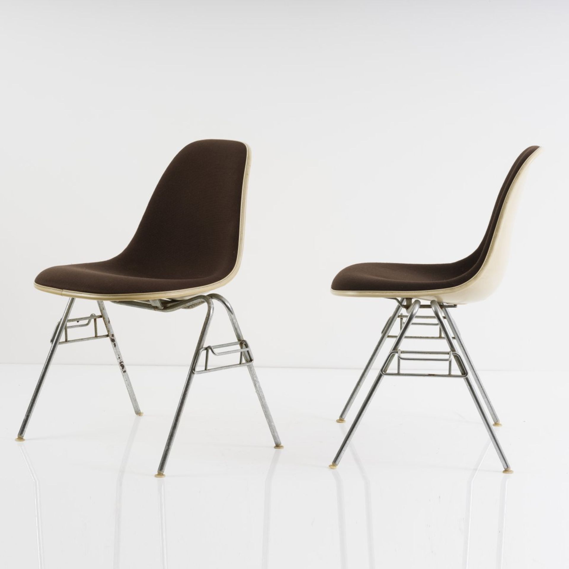 Charles Eames , Vier Stühle 'Plastic Side Chair DSS', 1955 - Bild 4 aus 6