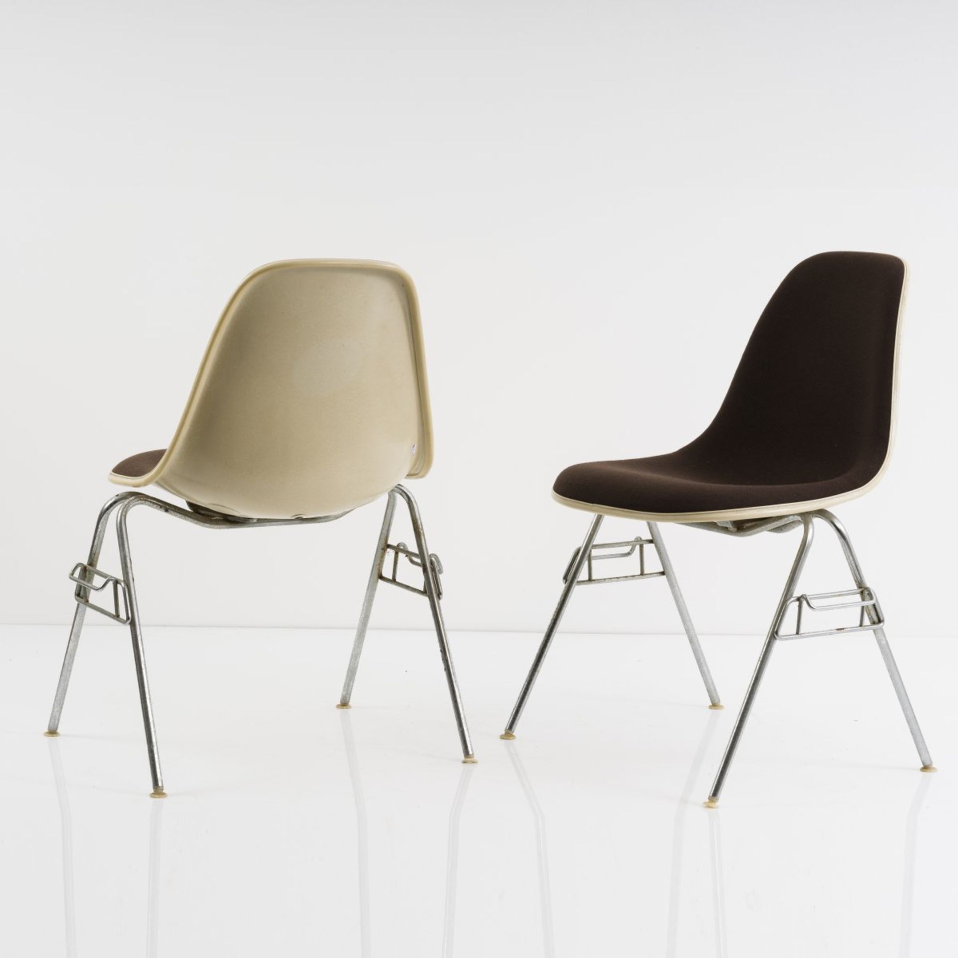 Charles Eames , Vier Stühle 'Plastic Side Chair DSS', 1955 - Bild 5 aus 6