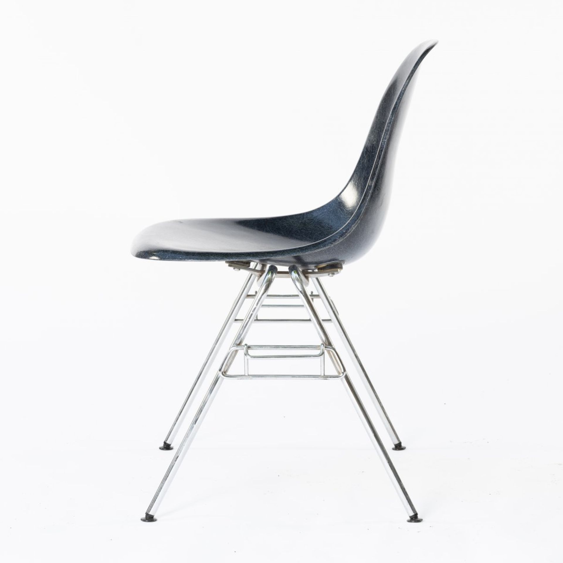 Charles Eames, Vier Stühle 'Plastic Side Chair DSS', 1955 - Bild 6 aus 9