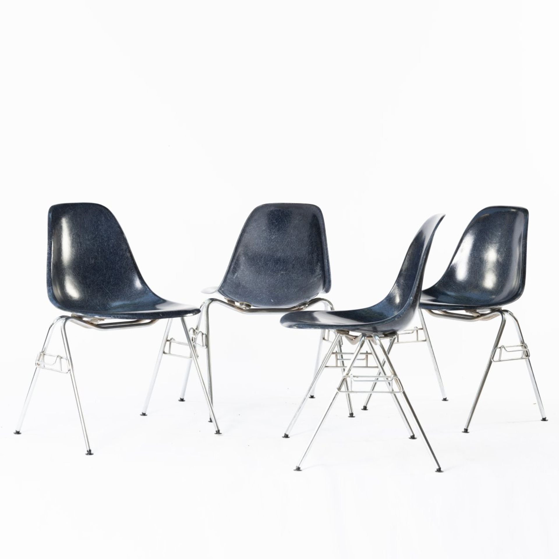 Charles Eames, Vier Stühle 'Plastic Side Chair DSS', 1955 - Bild 2 aus 9