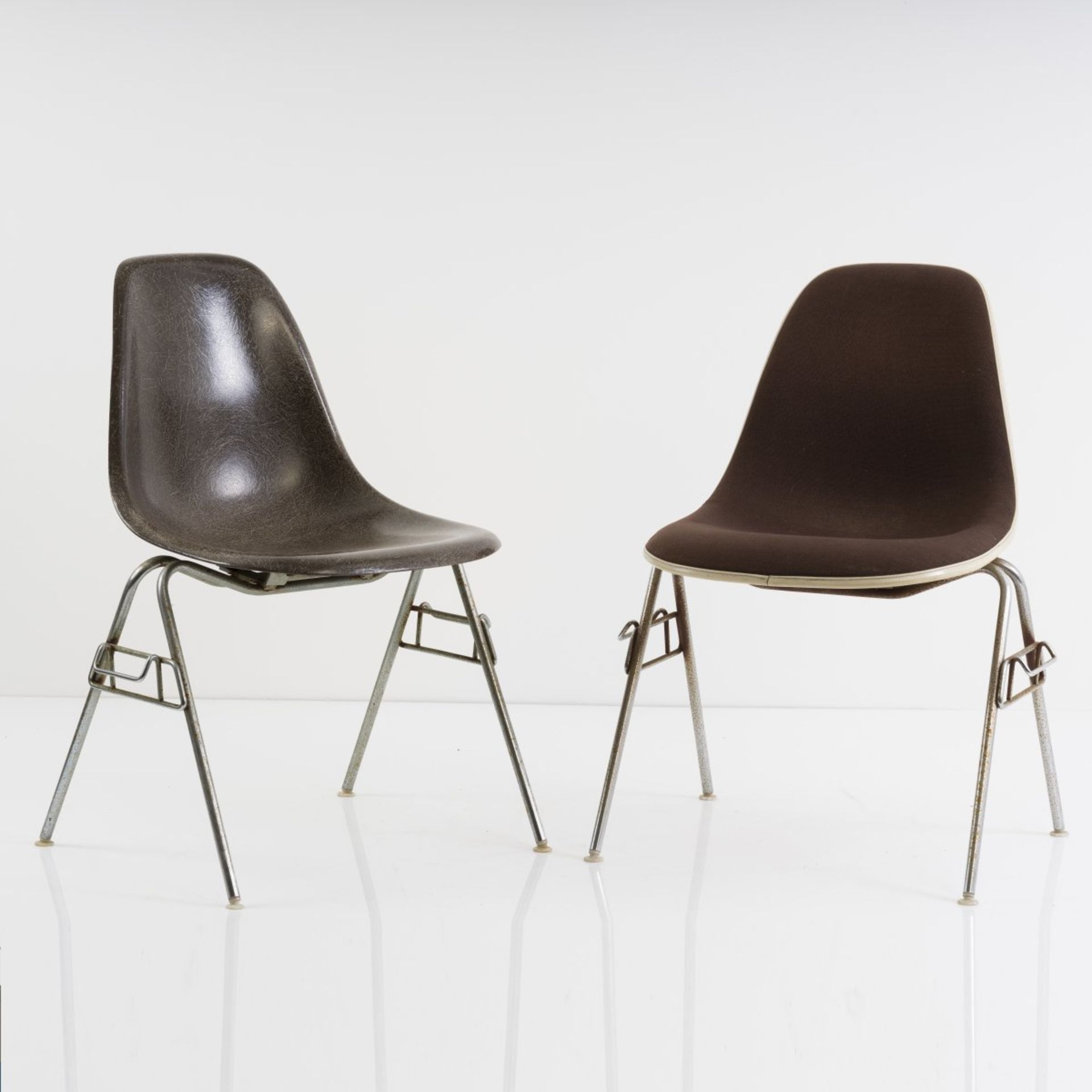 Charles Eames , Vier Stühle 'Plastic Side Chair DSS', 1955 - Bild 3 aus 6