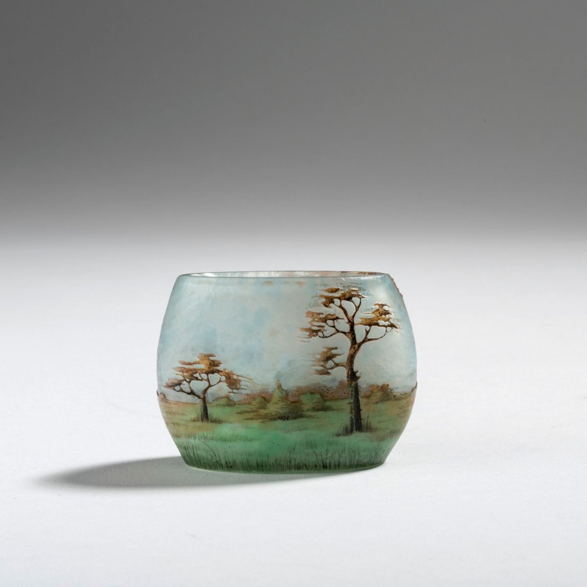 Daum Frères, Nancy, Miniatur-Vase 'Arbres en été', 1903-05