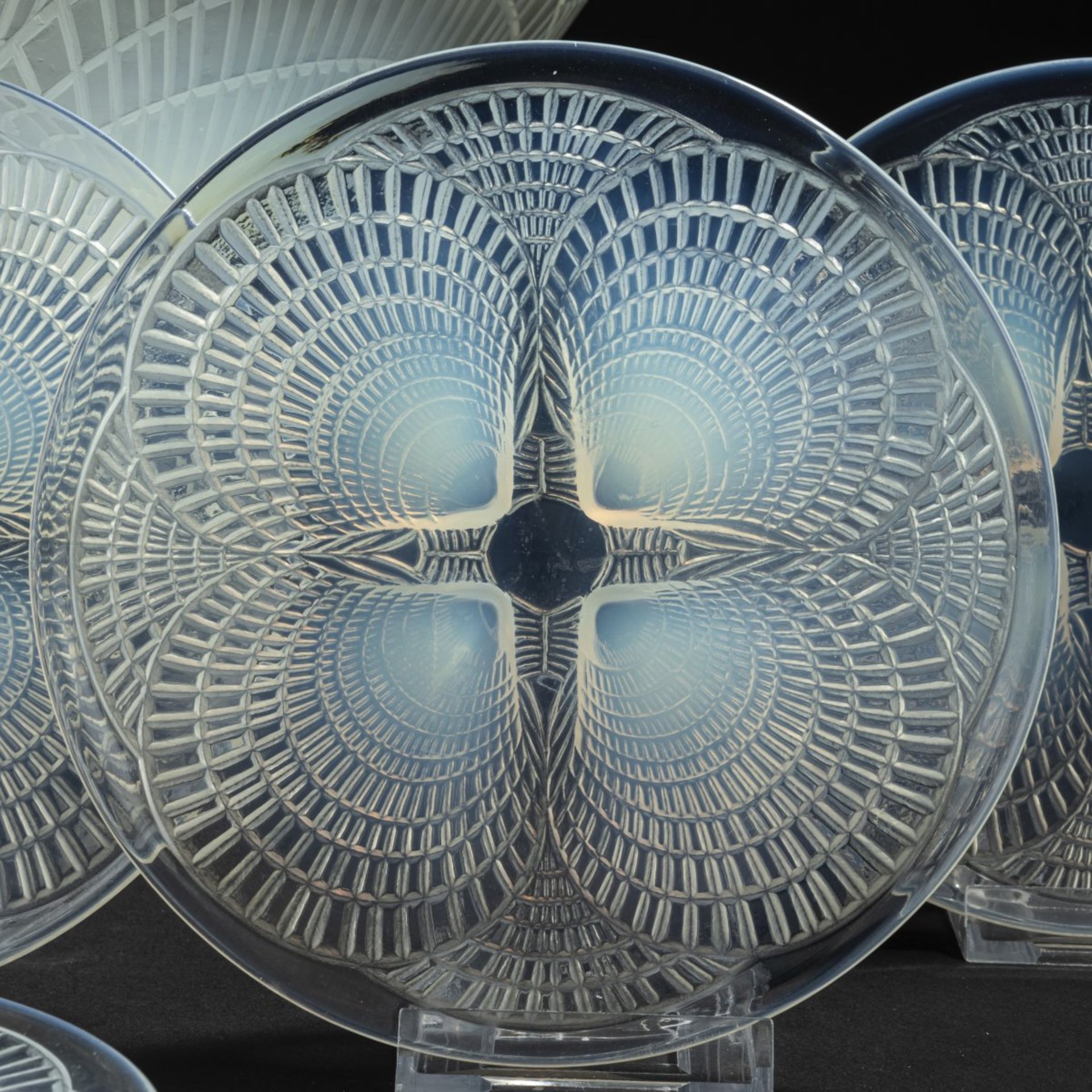 René Lalique, Schale 'Coquilles' und sechs Teller 'Coquilles N° 5', 1924 - Bild 6 aus 6