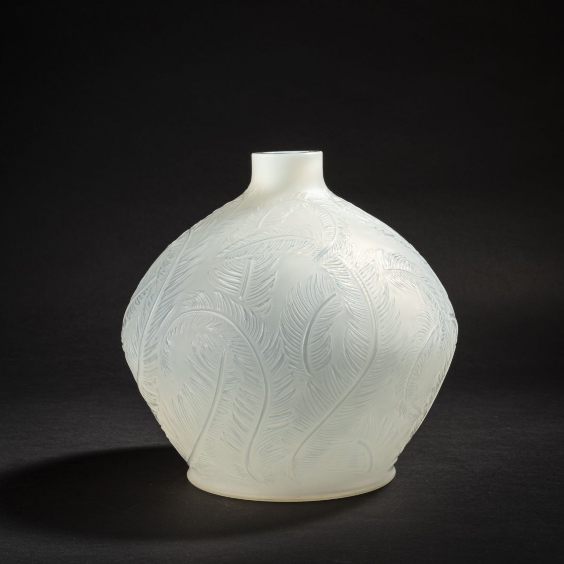 Suzanne Lalique, Vase 'Plumes', 1920 - Image 2 of 4