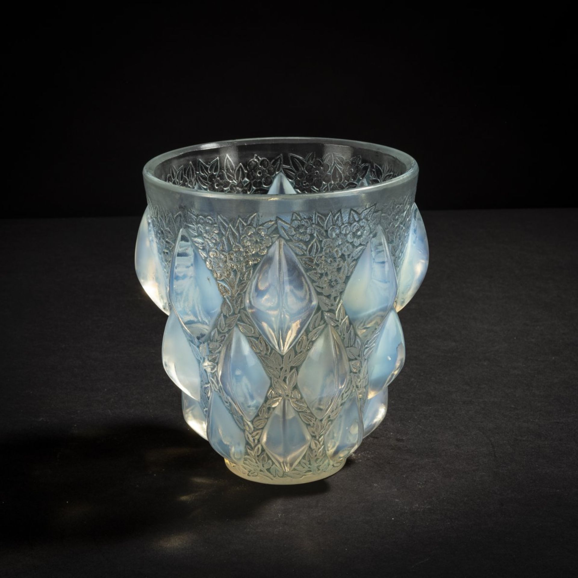 René Lalique, Vase 'Rampillon', 1927 - Image 3 of 7